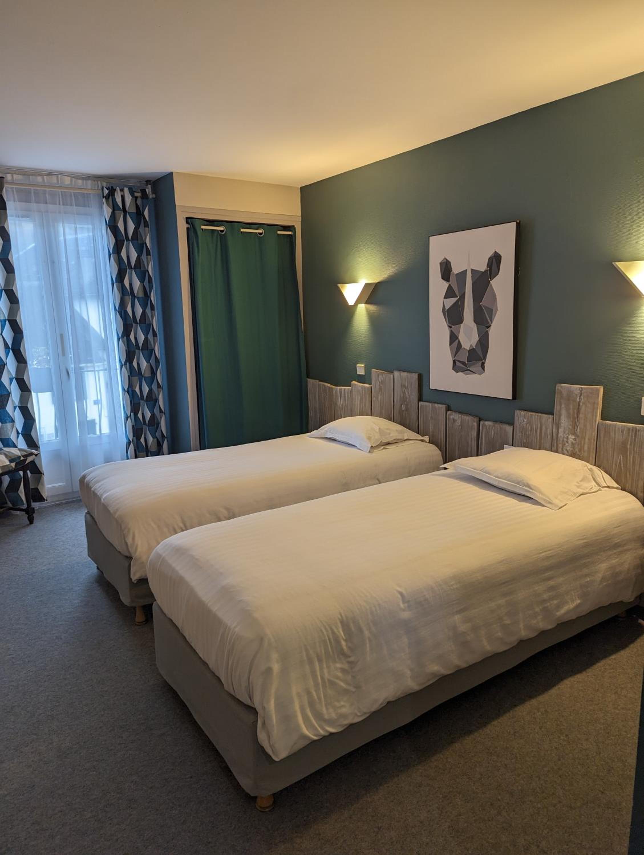 Standard Twin Room - Photo 1