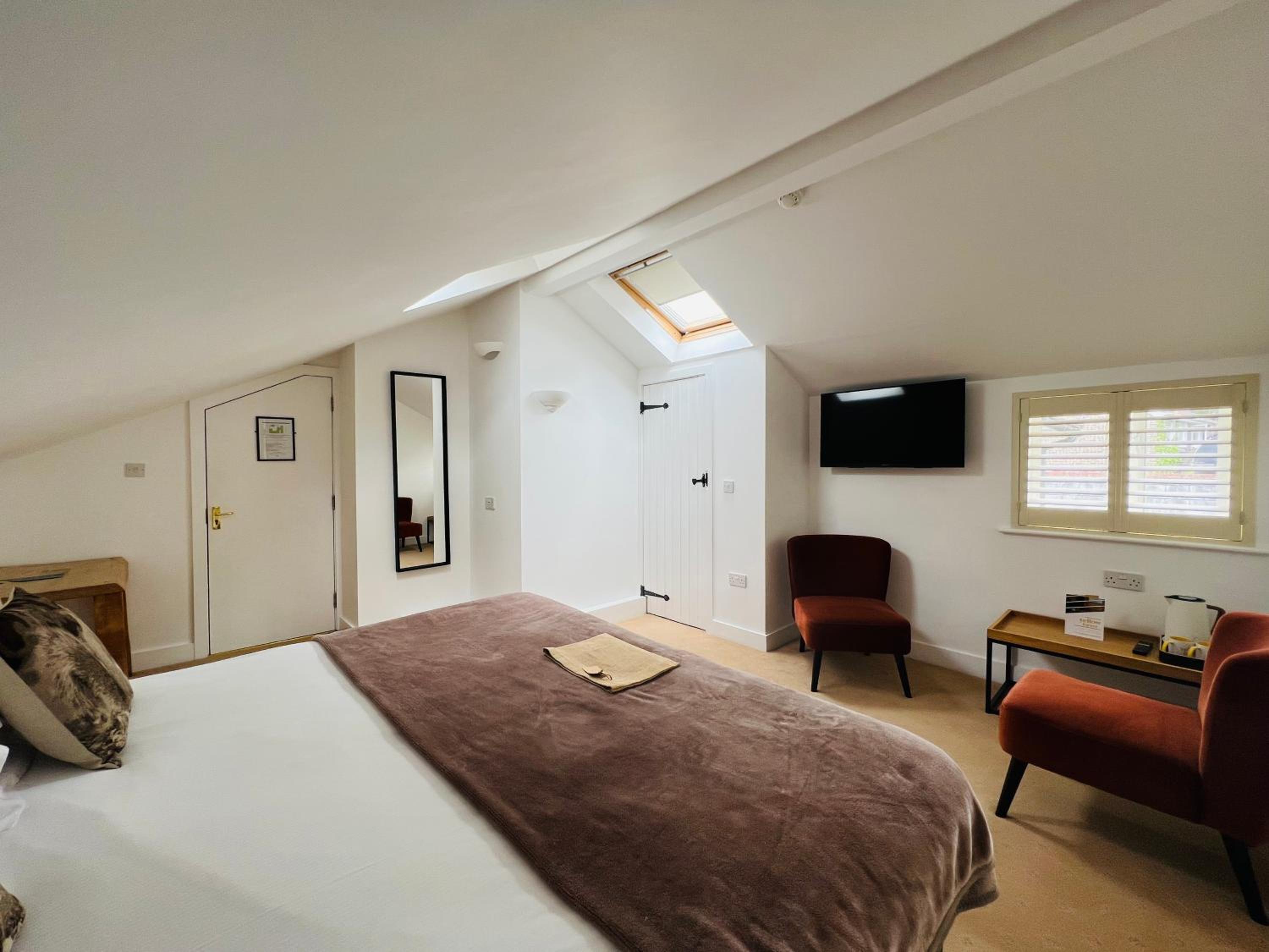 Deluxe Double or Twin Room