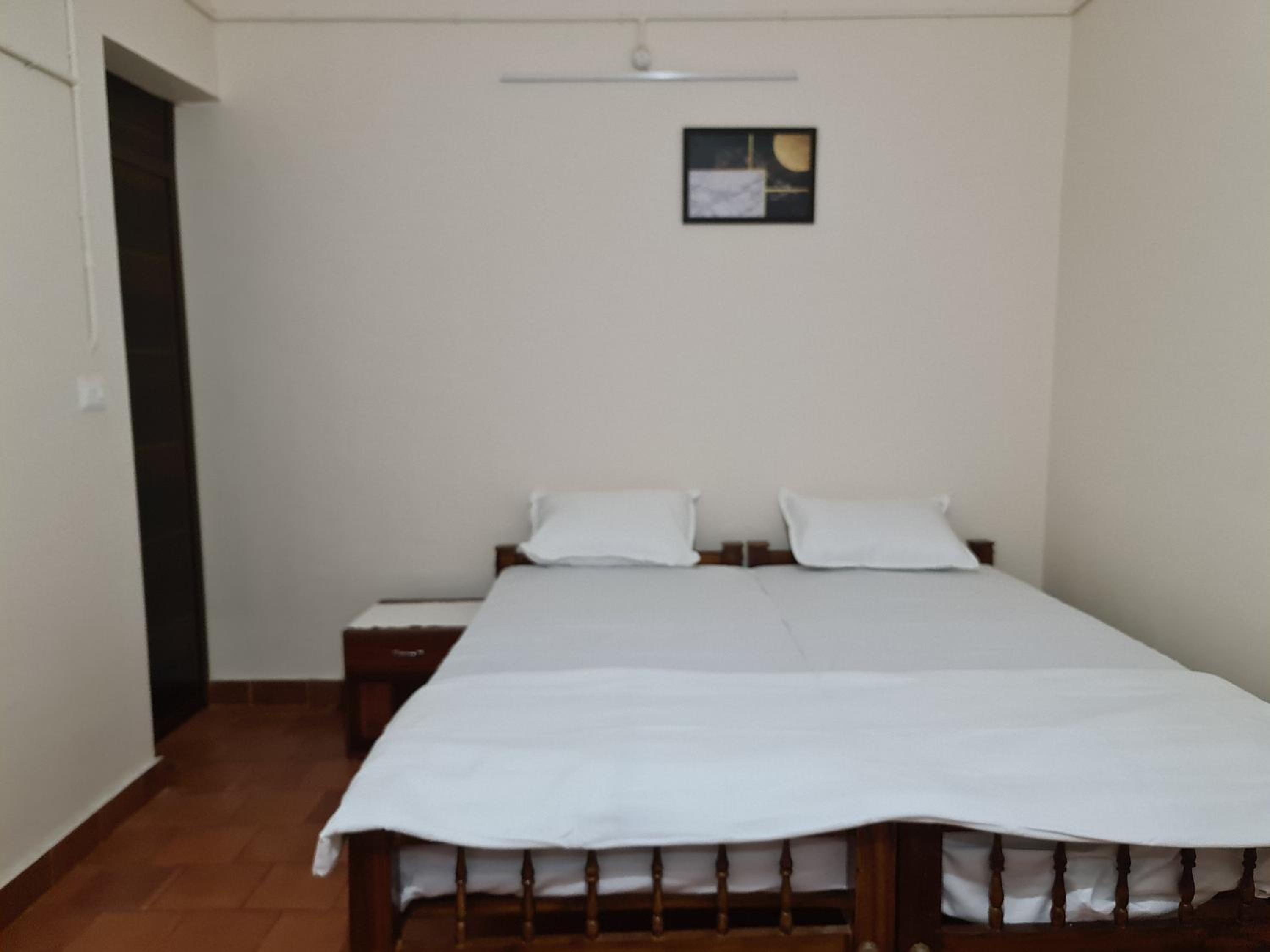 Single Room with Private Bathroom photo 2