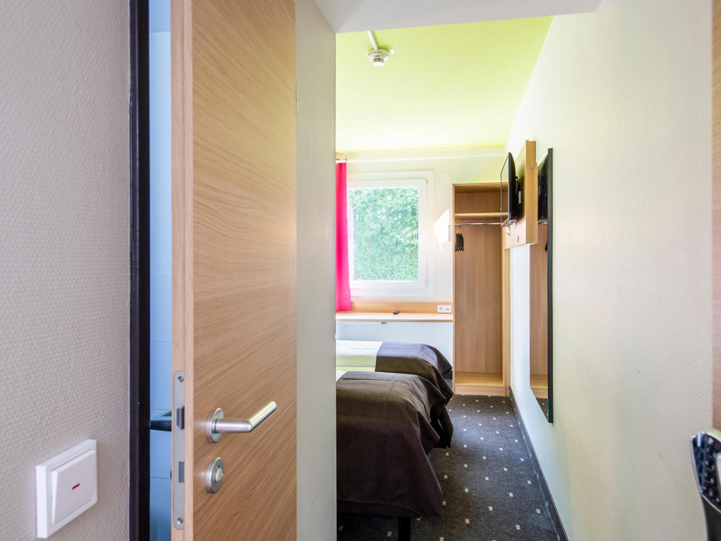 Twin Room - Photo 5