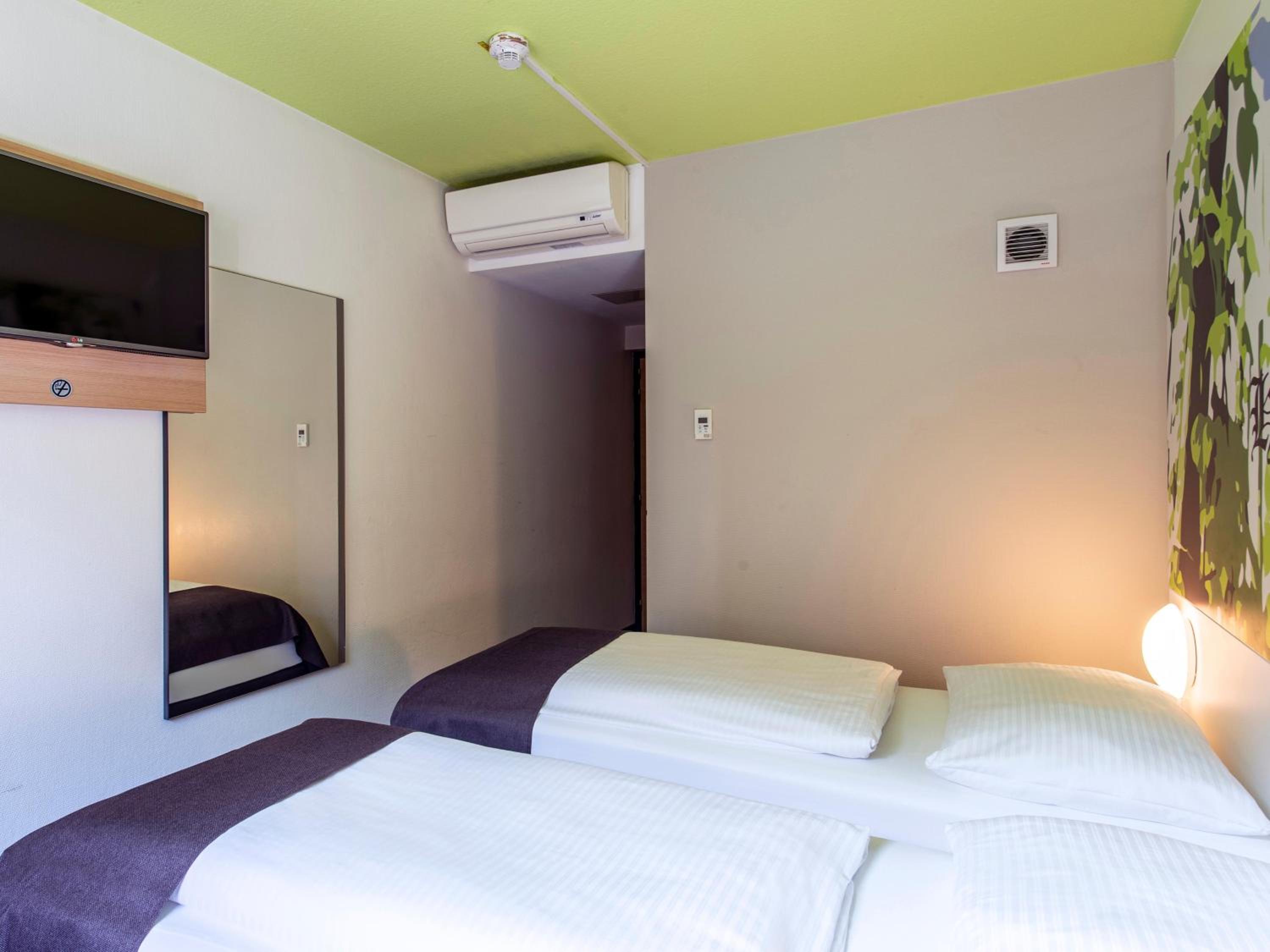 Twin Room - Photo 3