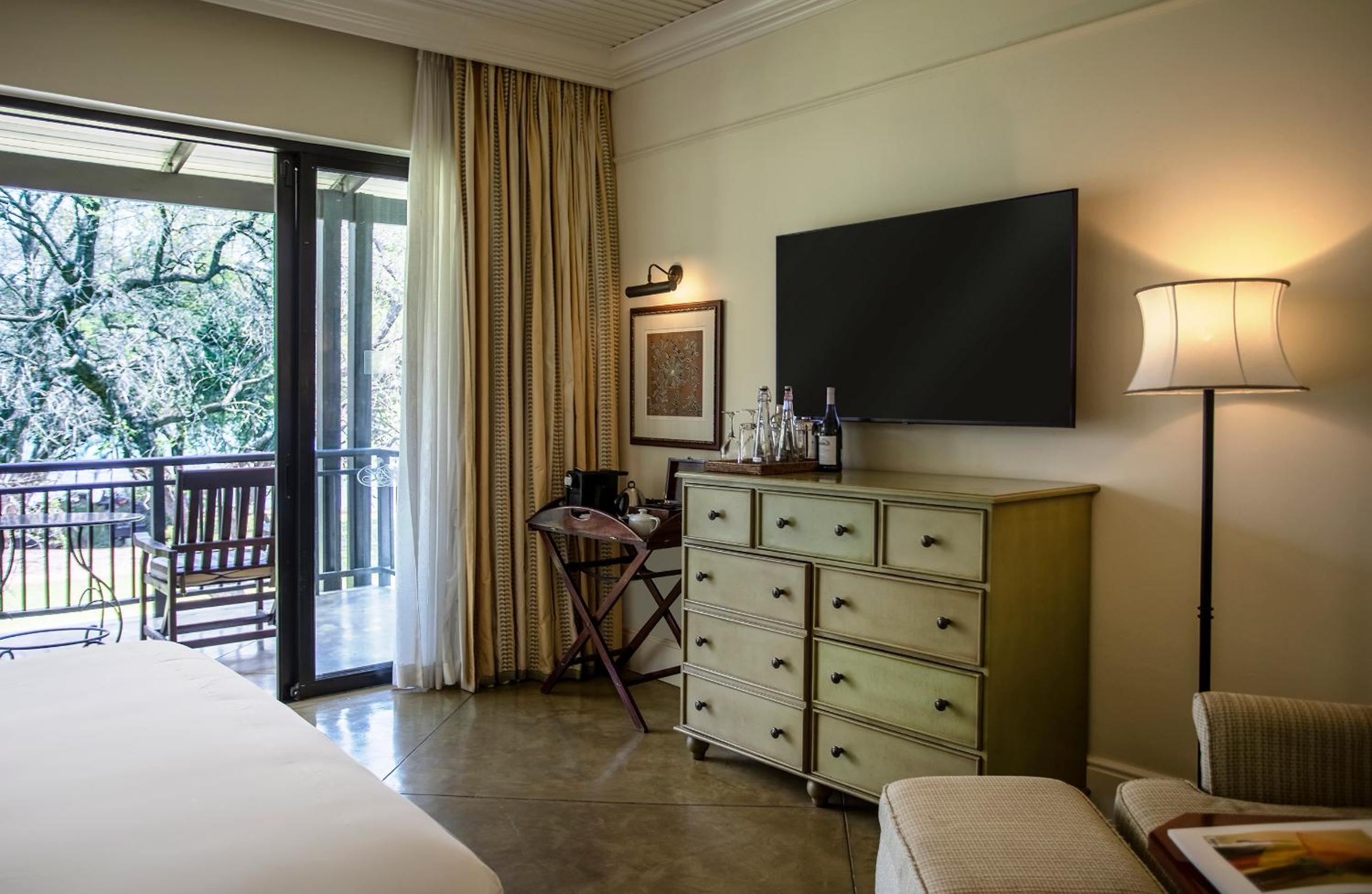Deluxe Zambezi River View Room - Photo 6