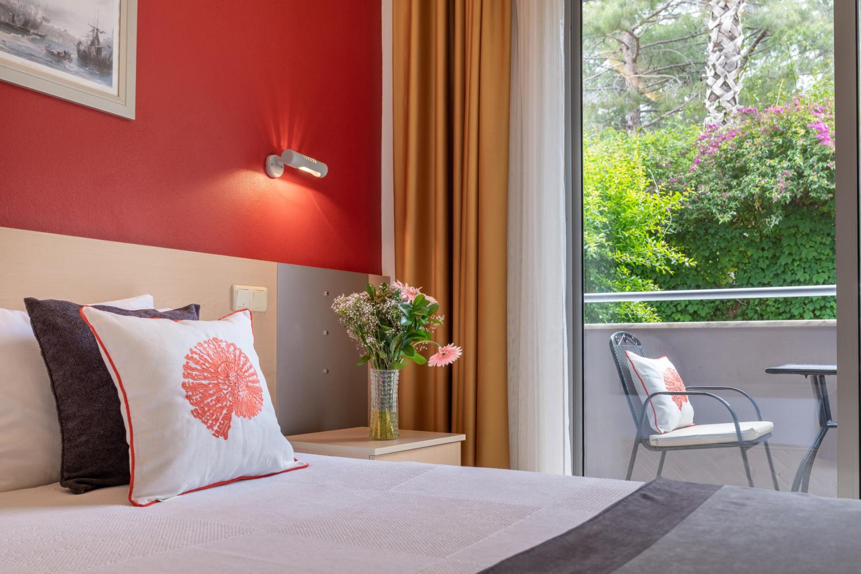Standard Twin Room With Mountain View