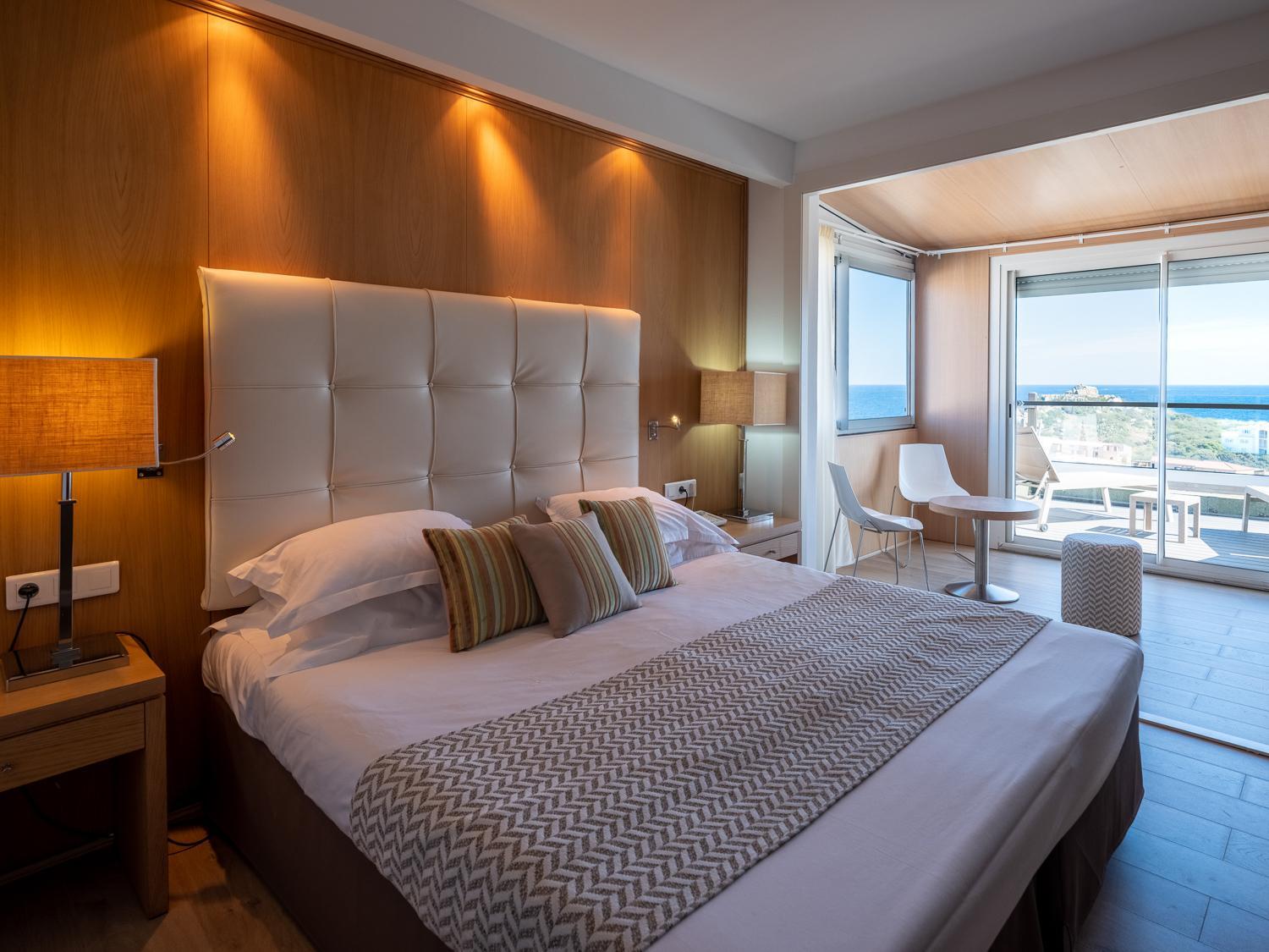 L+ sup • Chambre Double ou Lits Jumeaux - Terrasse avec Vue sur Mer