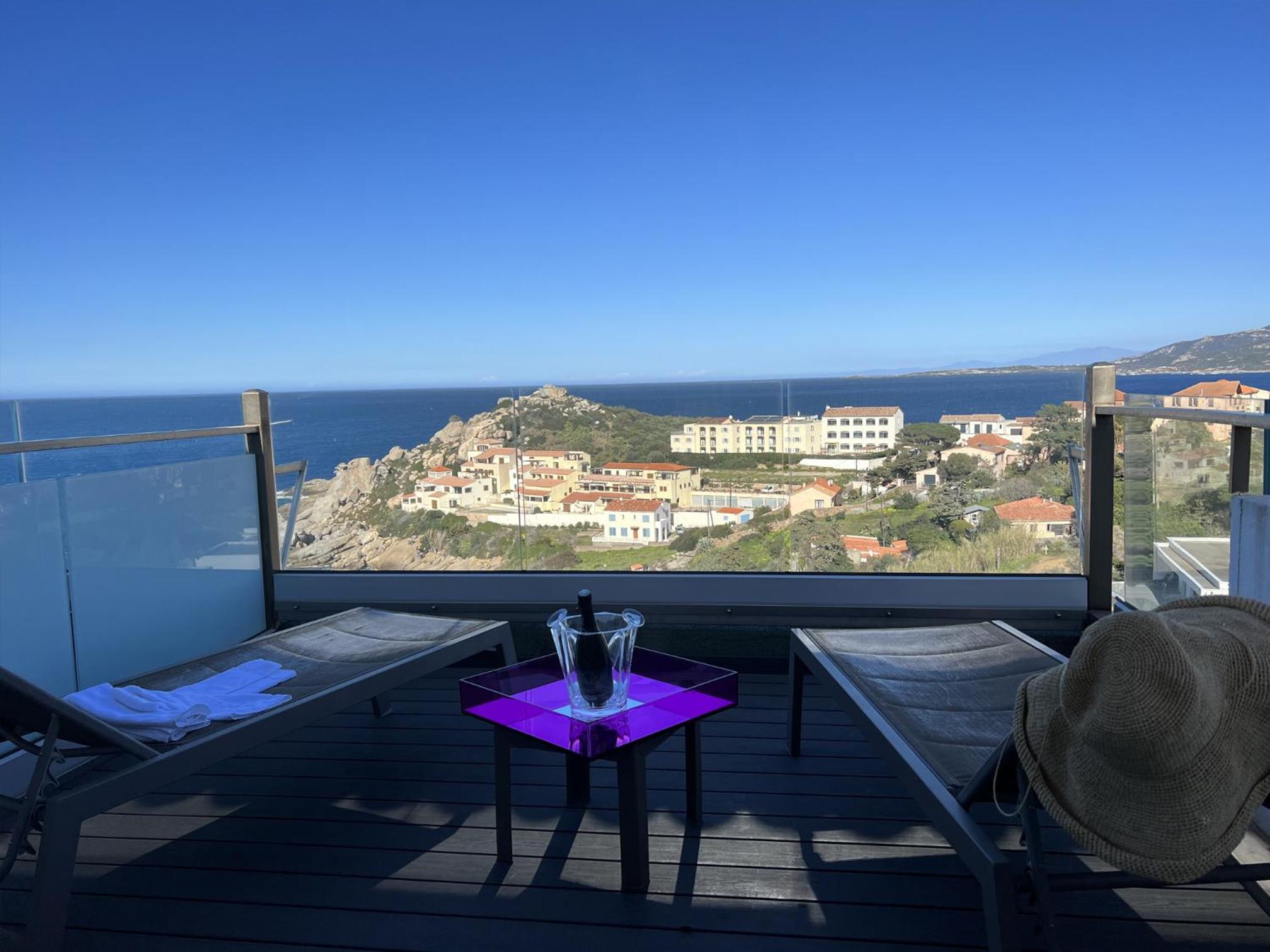 L+ sup • Chambre Double ou Lits Jumeaux - Terrasse avec Vue sur Mer