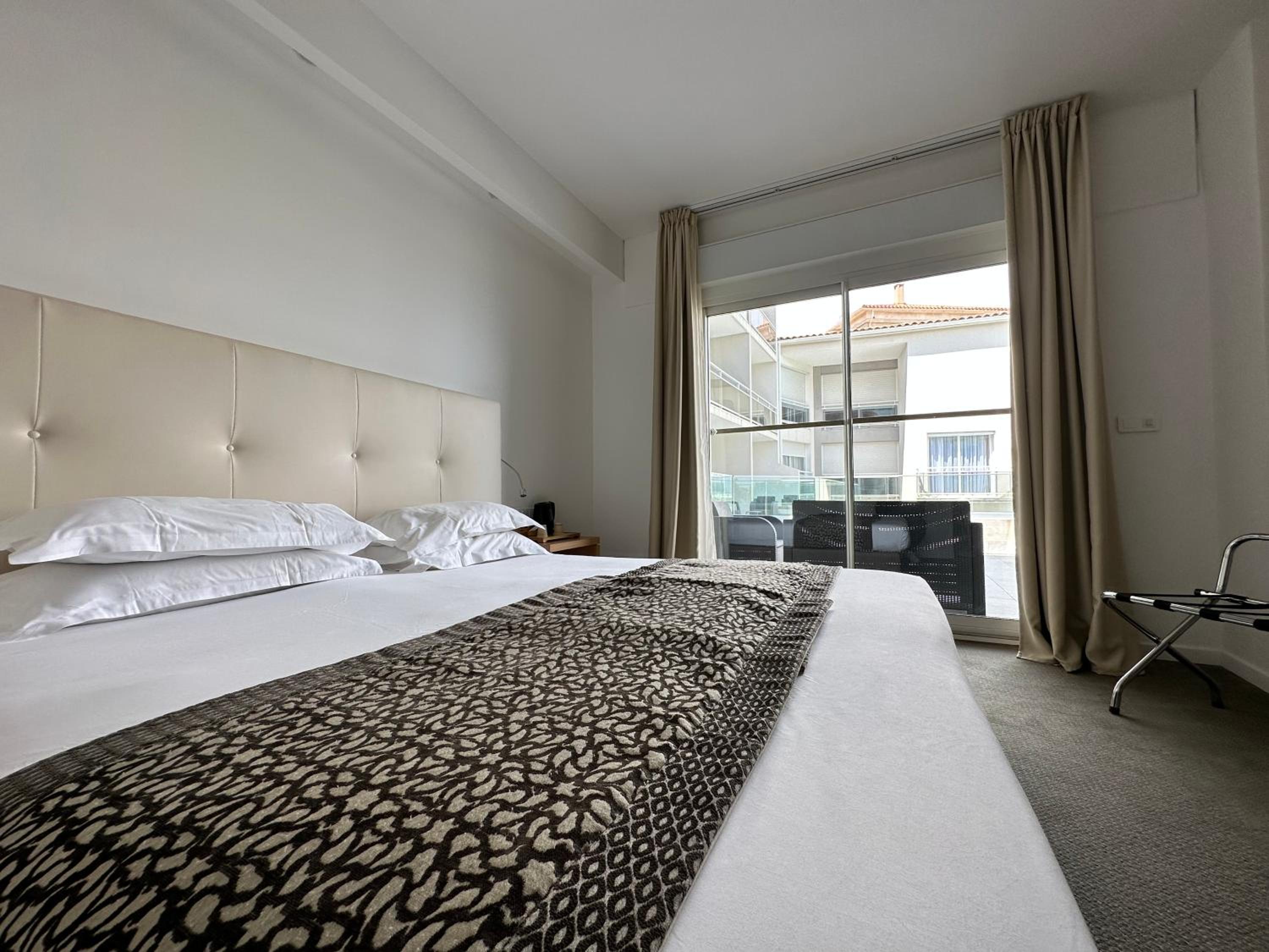 L - Chambre Double ou Lits Jumeaux - Terrasse avec Vue sur Mer