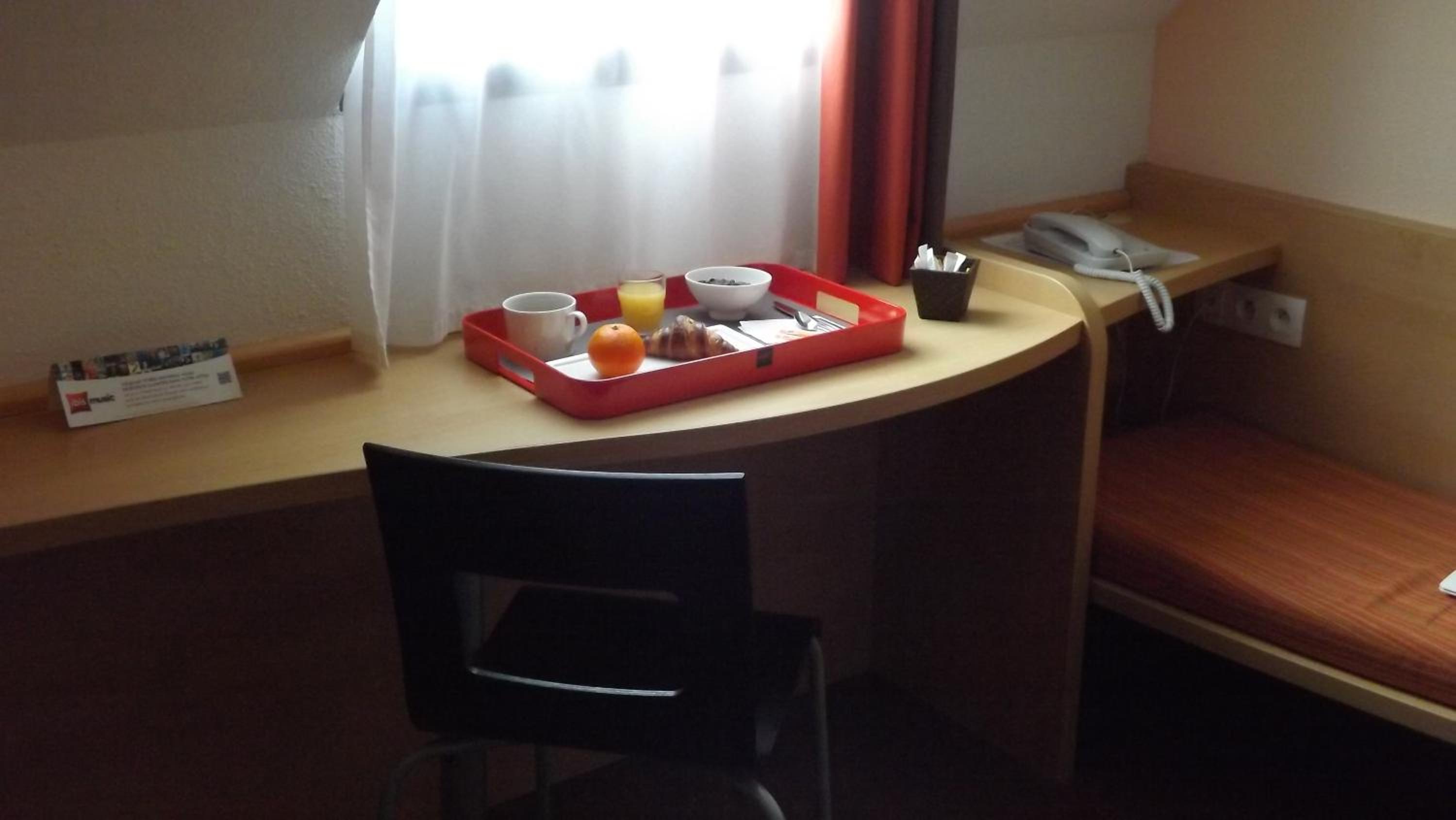 Standard Double Room - Photo 13