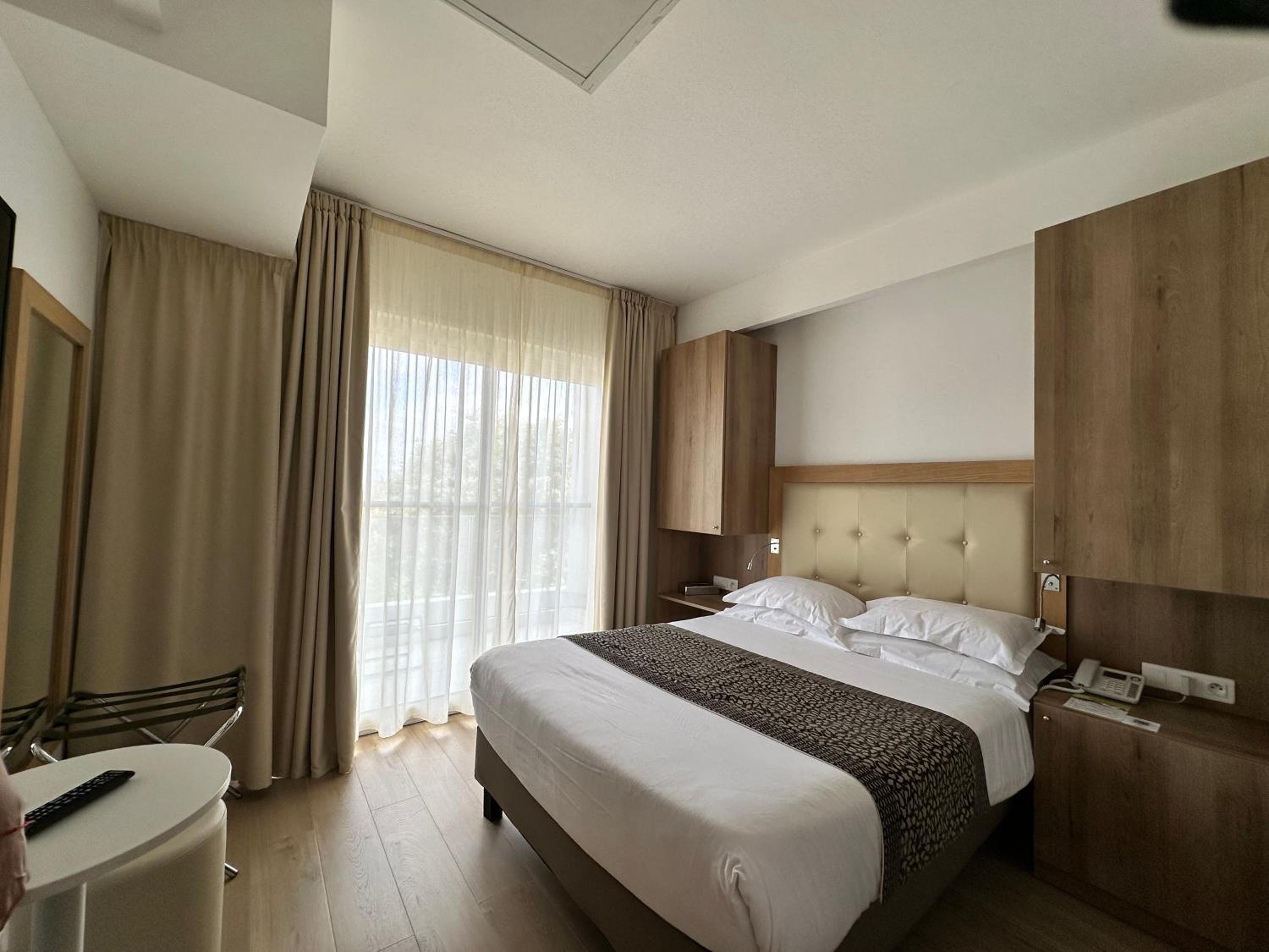 S - Chambre Double - Balcon avec Vue sur Mer/Piscine