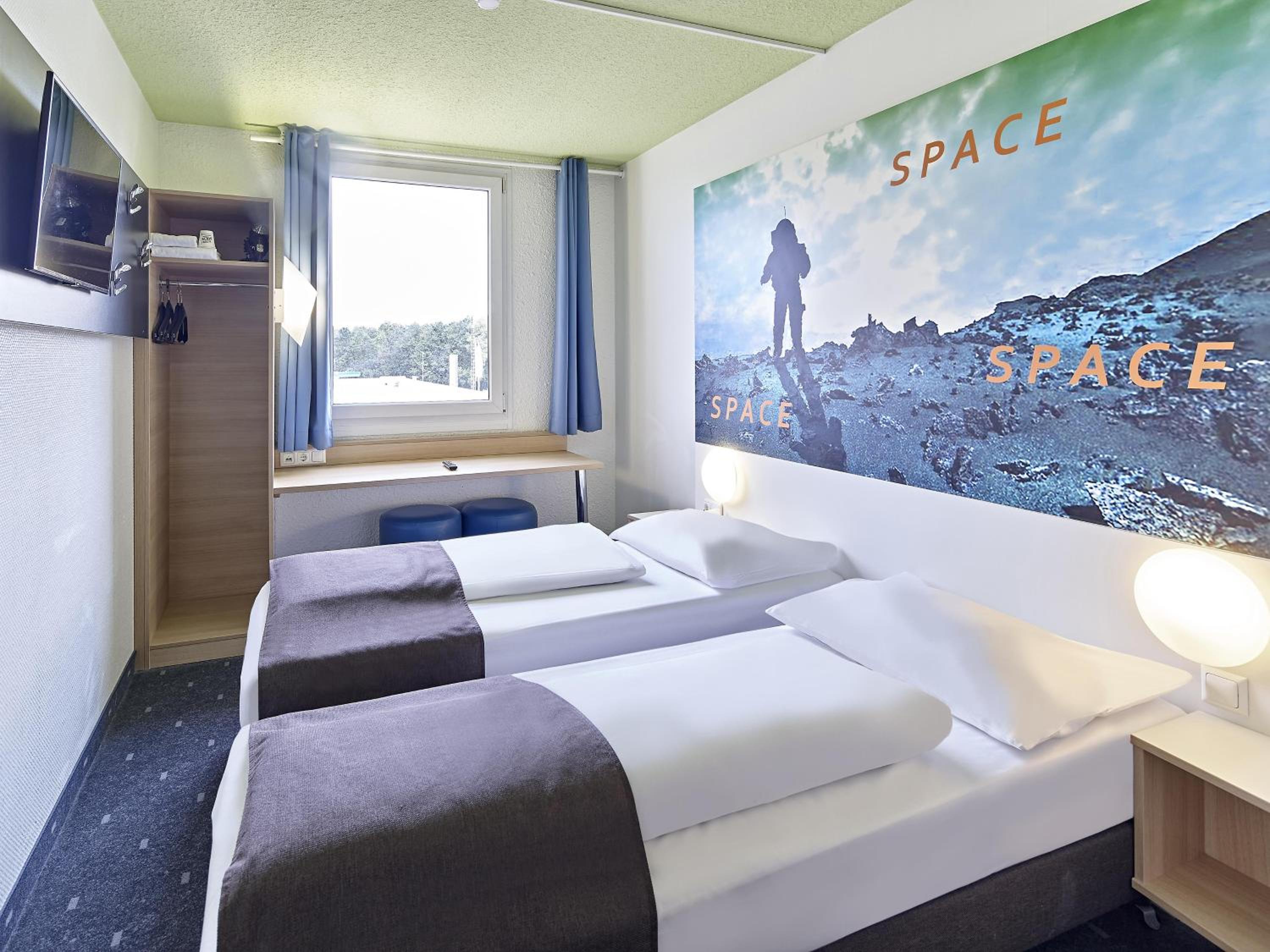 Twin Room - Photo 5