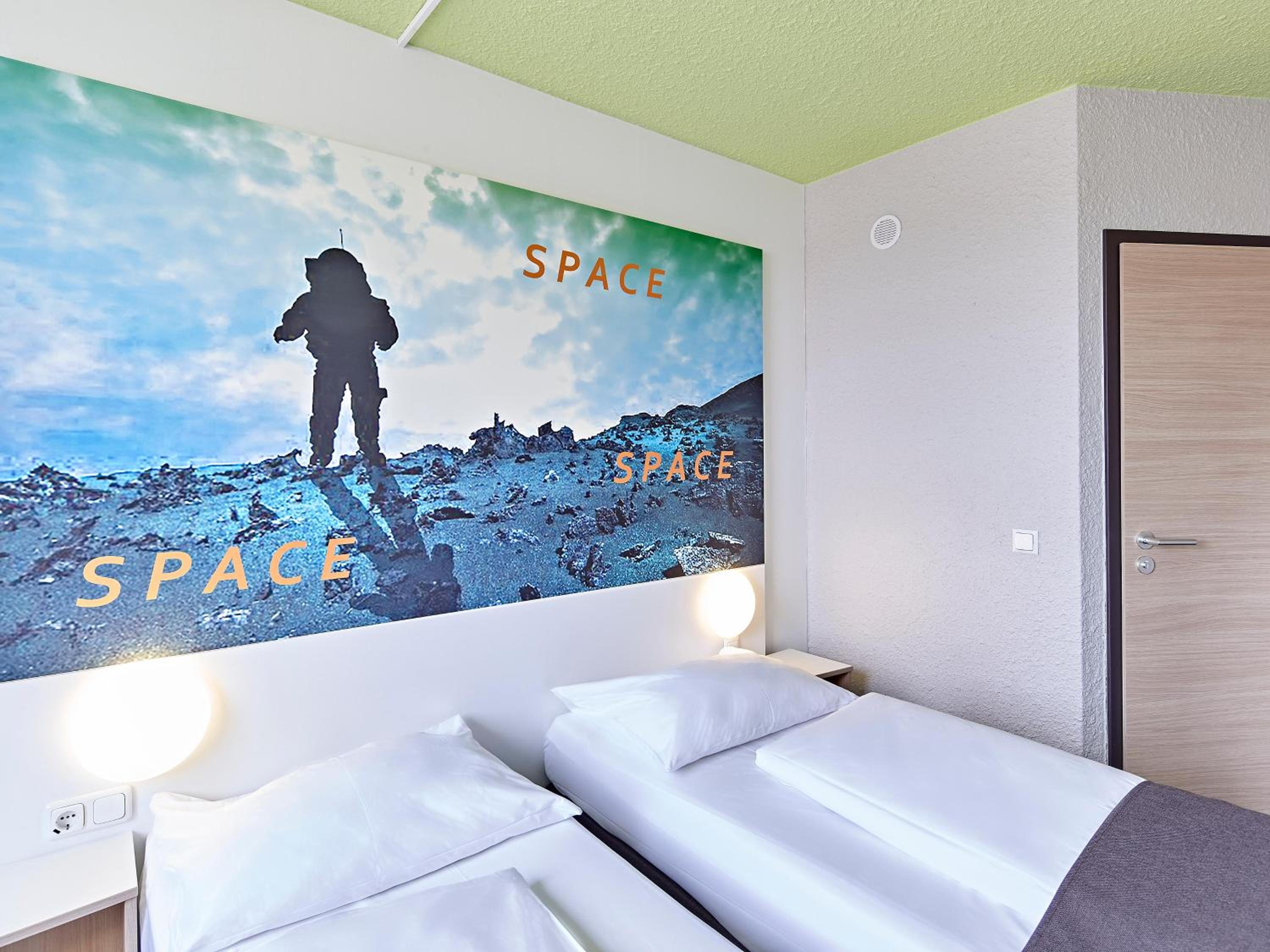 Twin Room - Photo 2