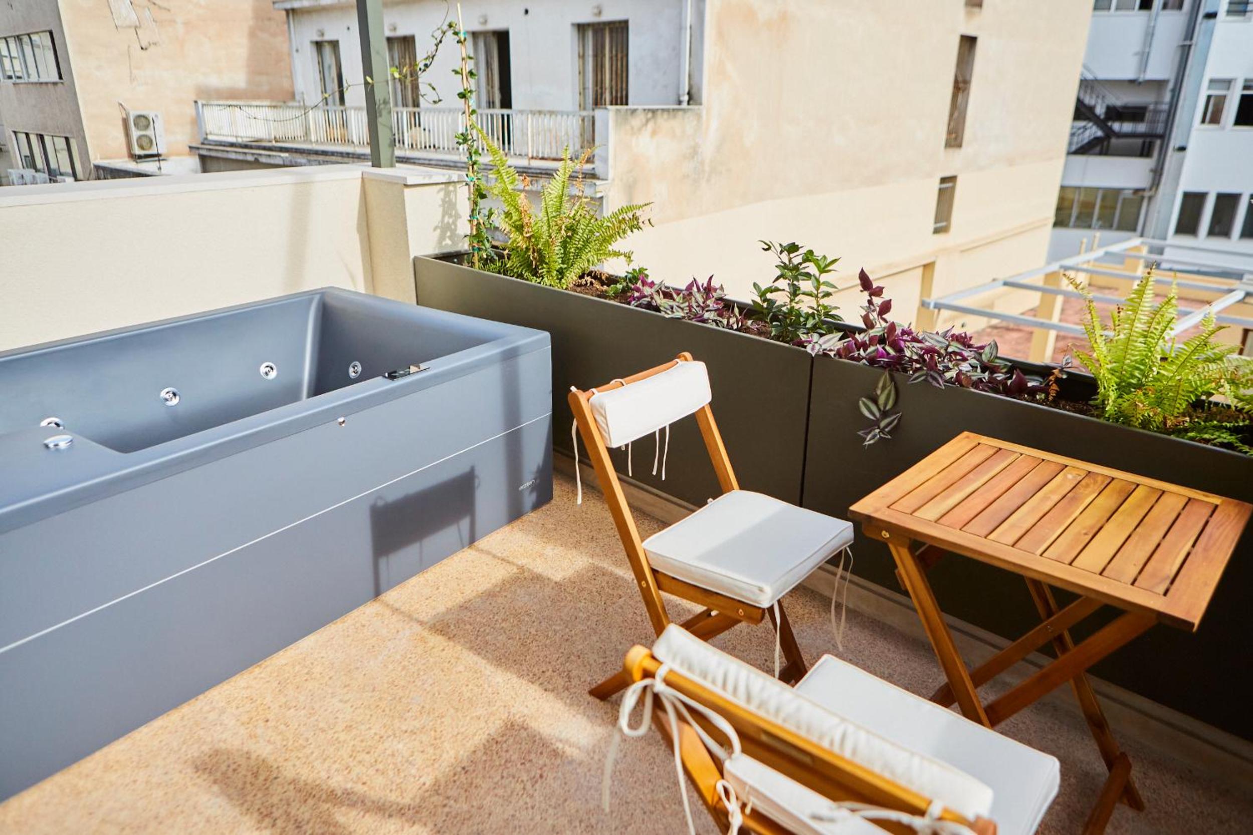 Suite with Hot Tub photo 2