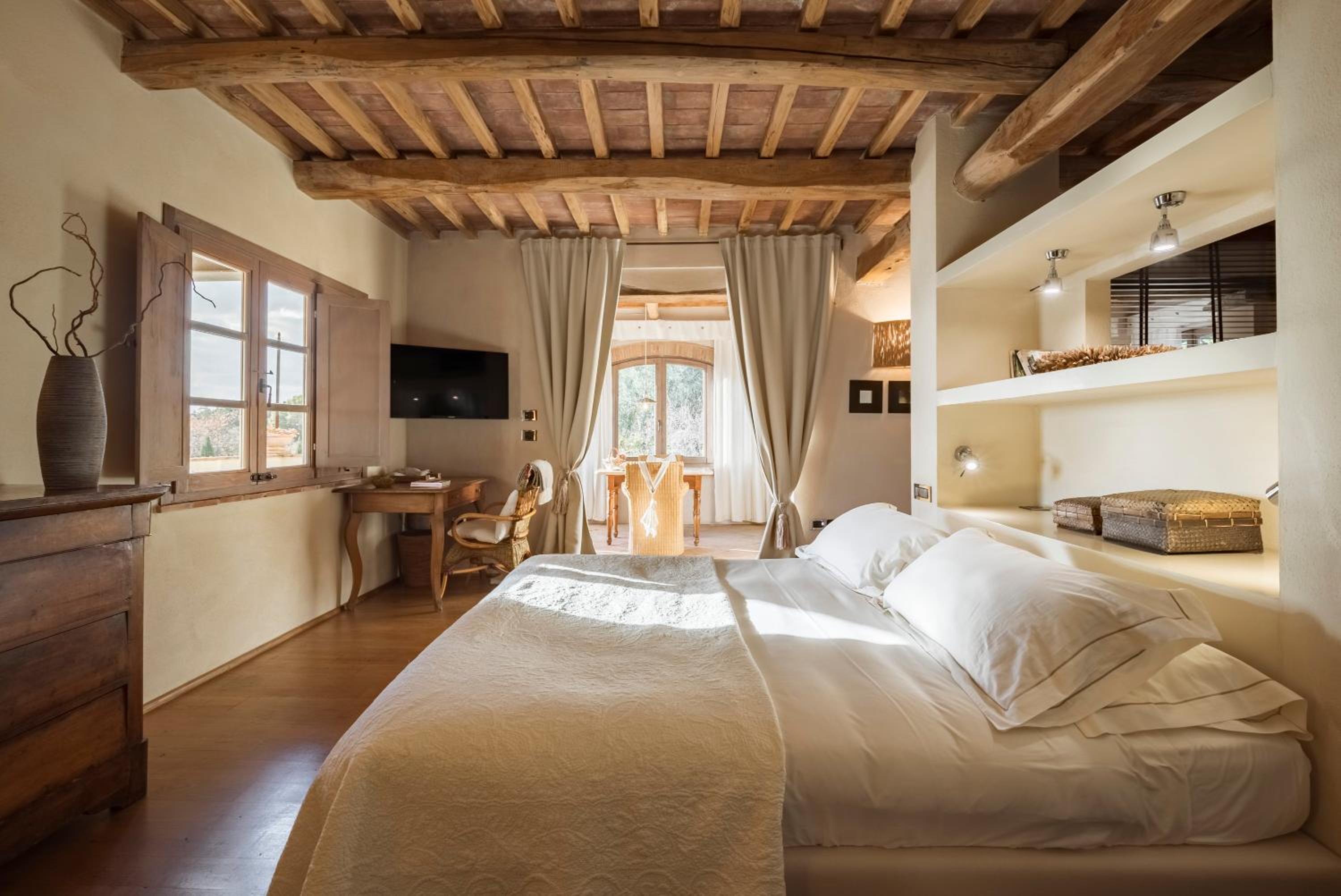 Deluxe Suite with Terrace and Sea View photo 2