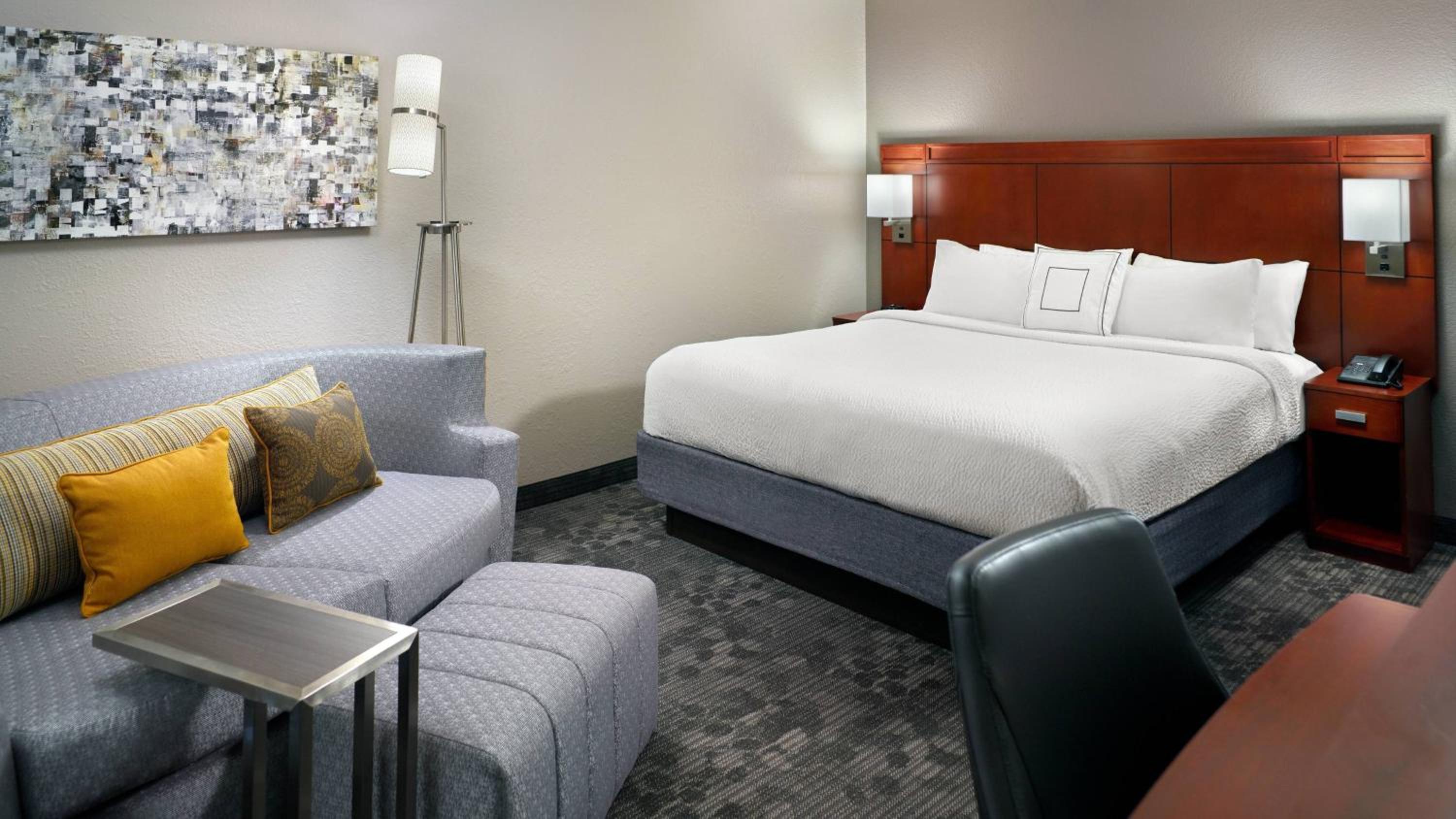 King Room with Sofa Bed - Photo 1