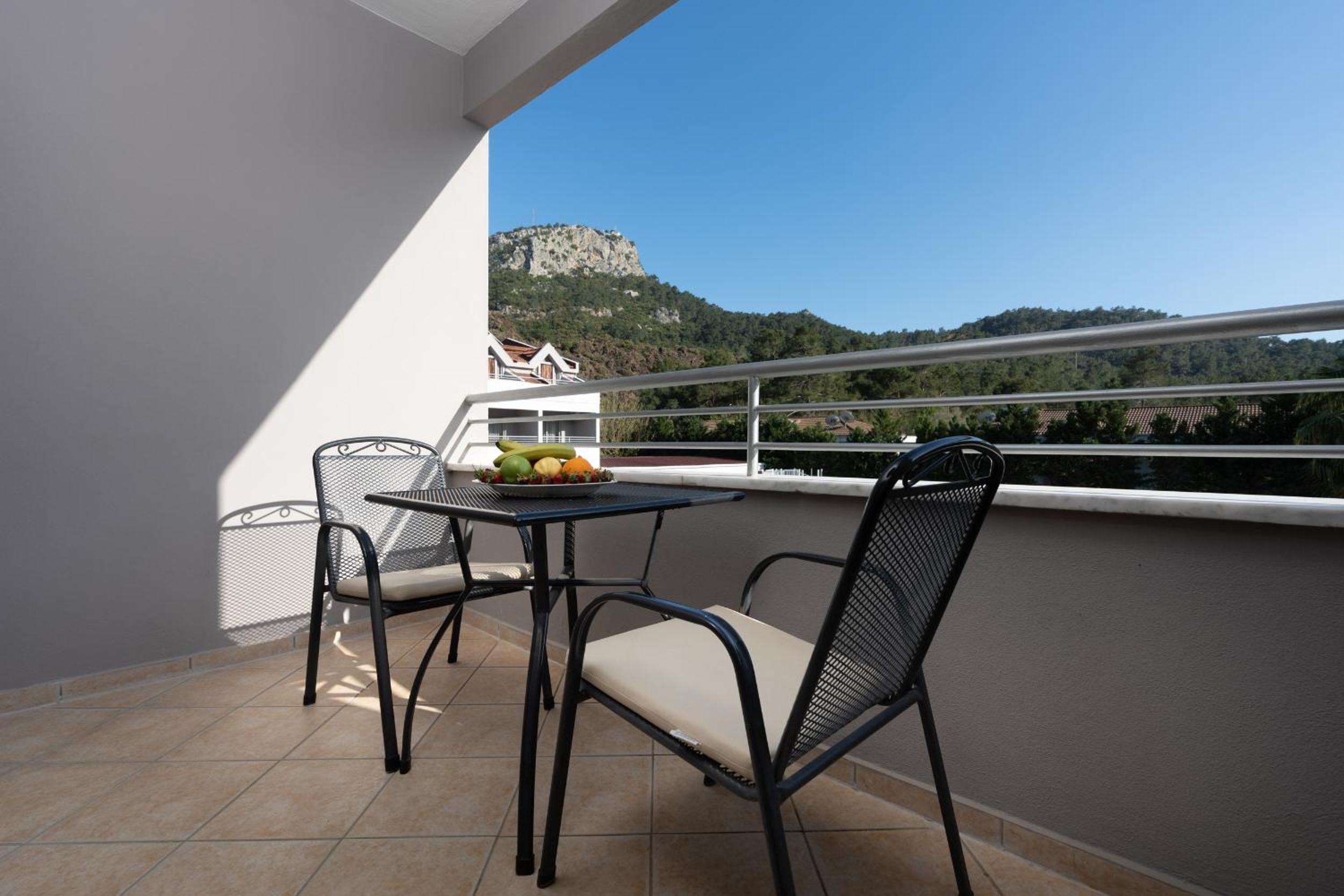 Classic Double Room With Balcony thumbnail 6