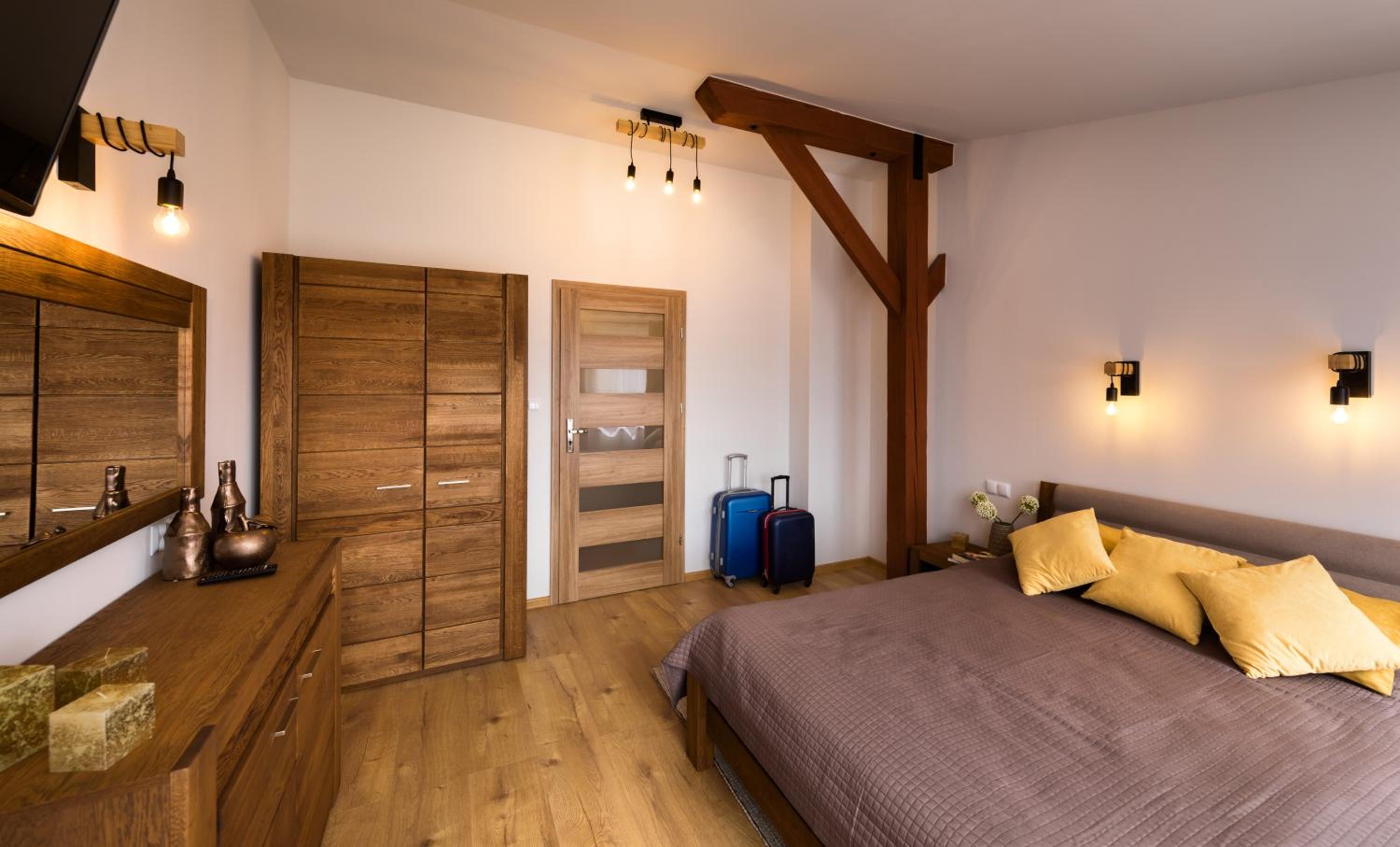 One-Bedroom Apartment - Photo 12