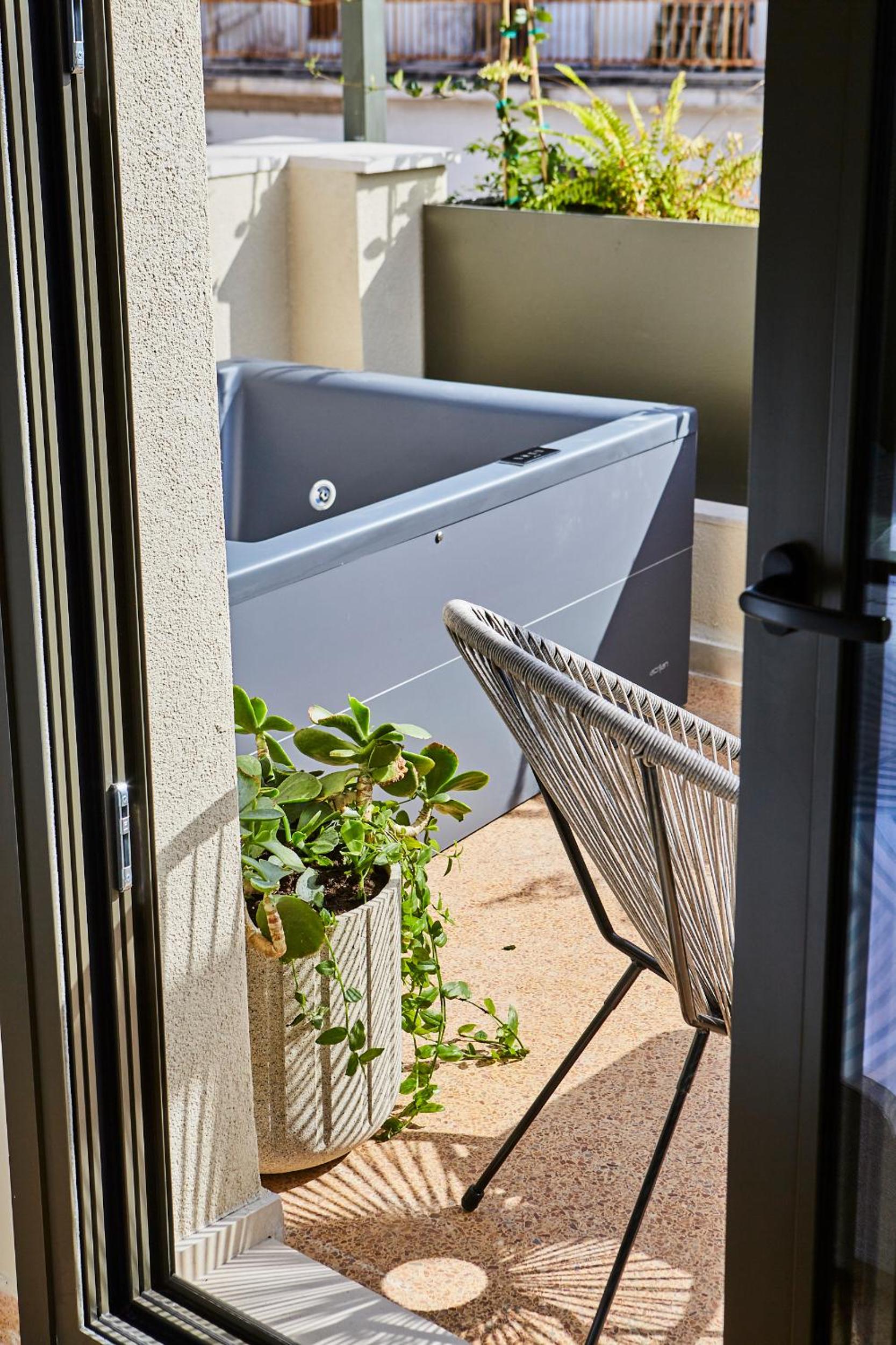 Studio with Balcony photo 2