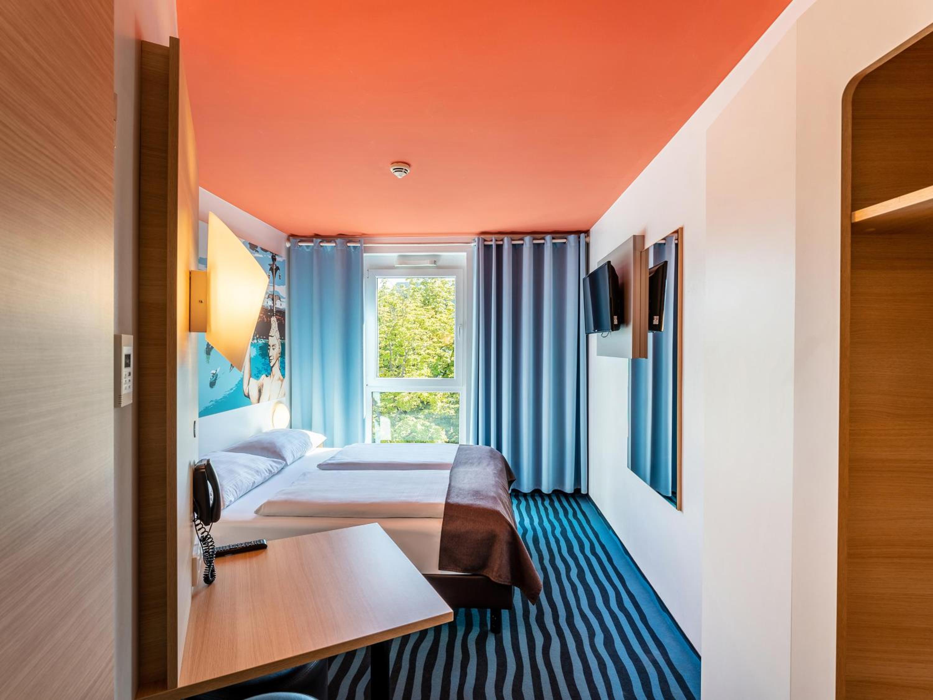 Double Room thumbnail 5