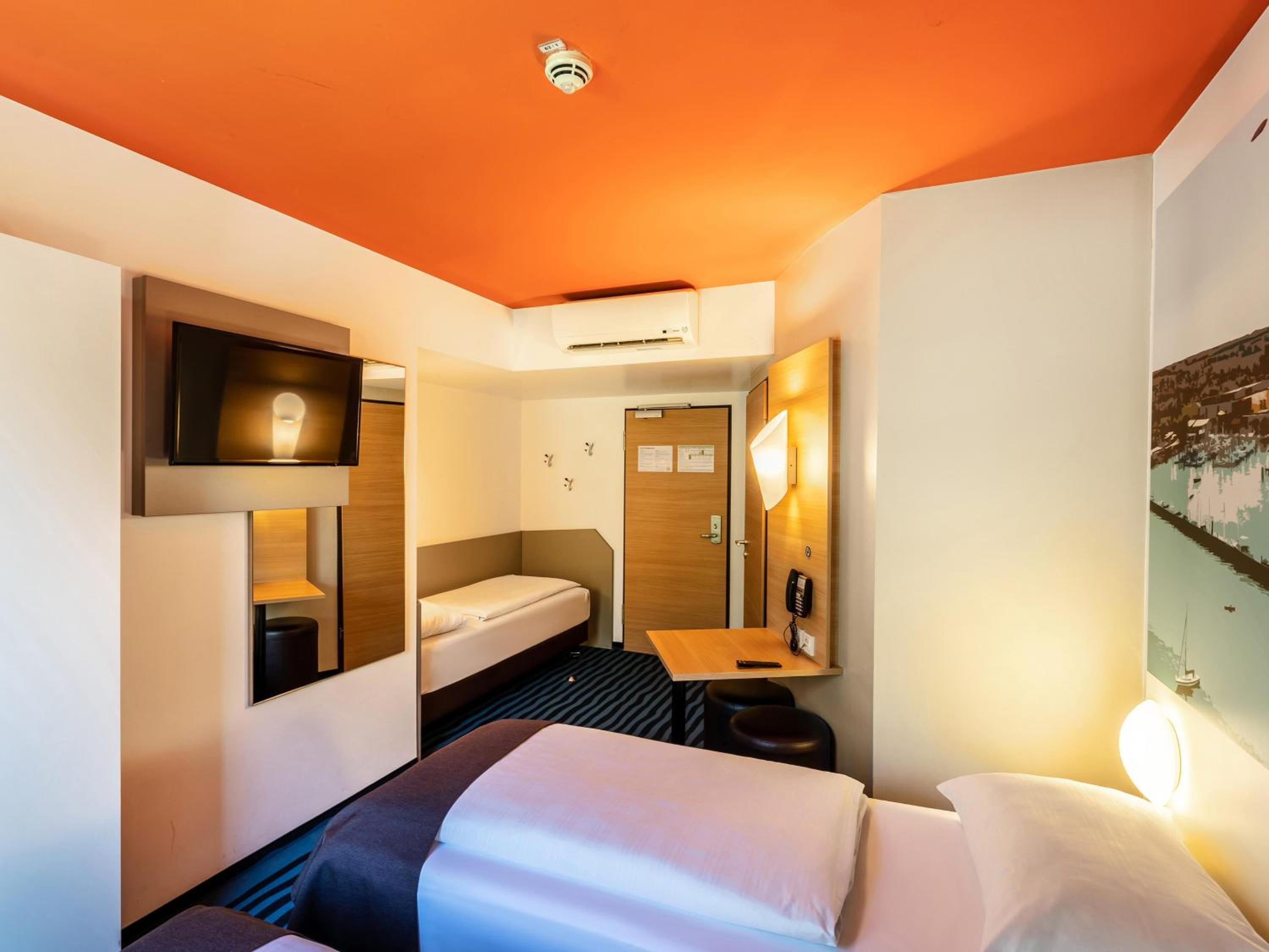 Triple Room thumbnail 5
