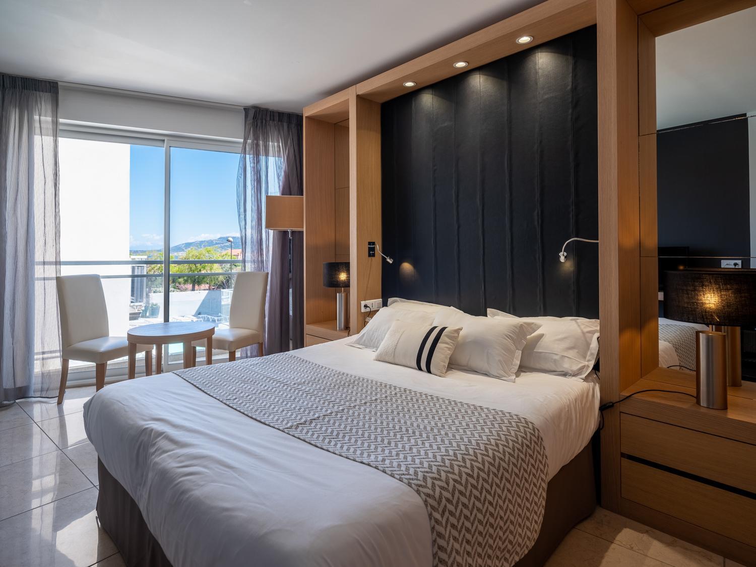 M – Chambre Double ou Lits Jumeaux – Côté Piscine