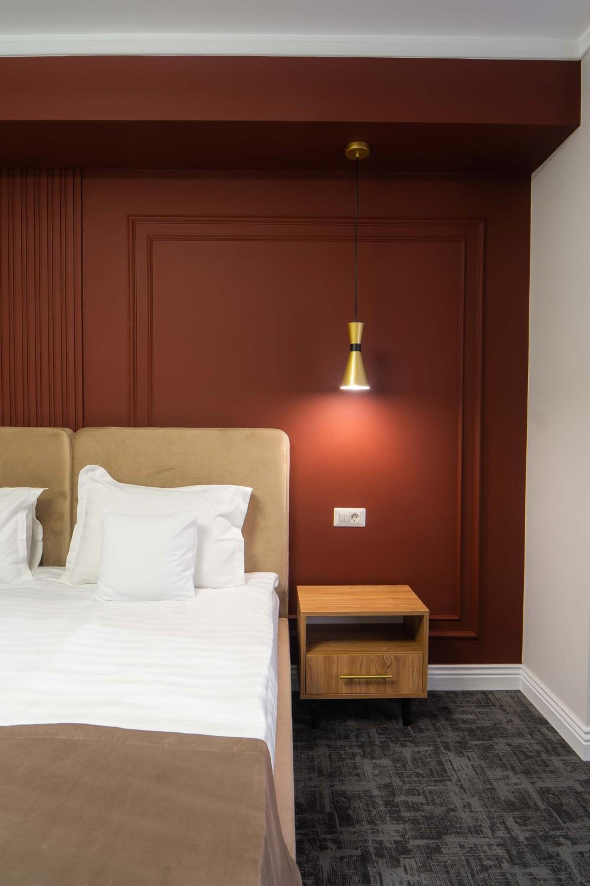 Deluxe Double Room with Bath - Photo 4