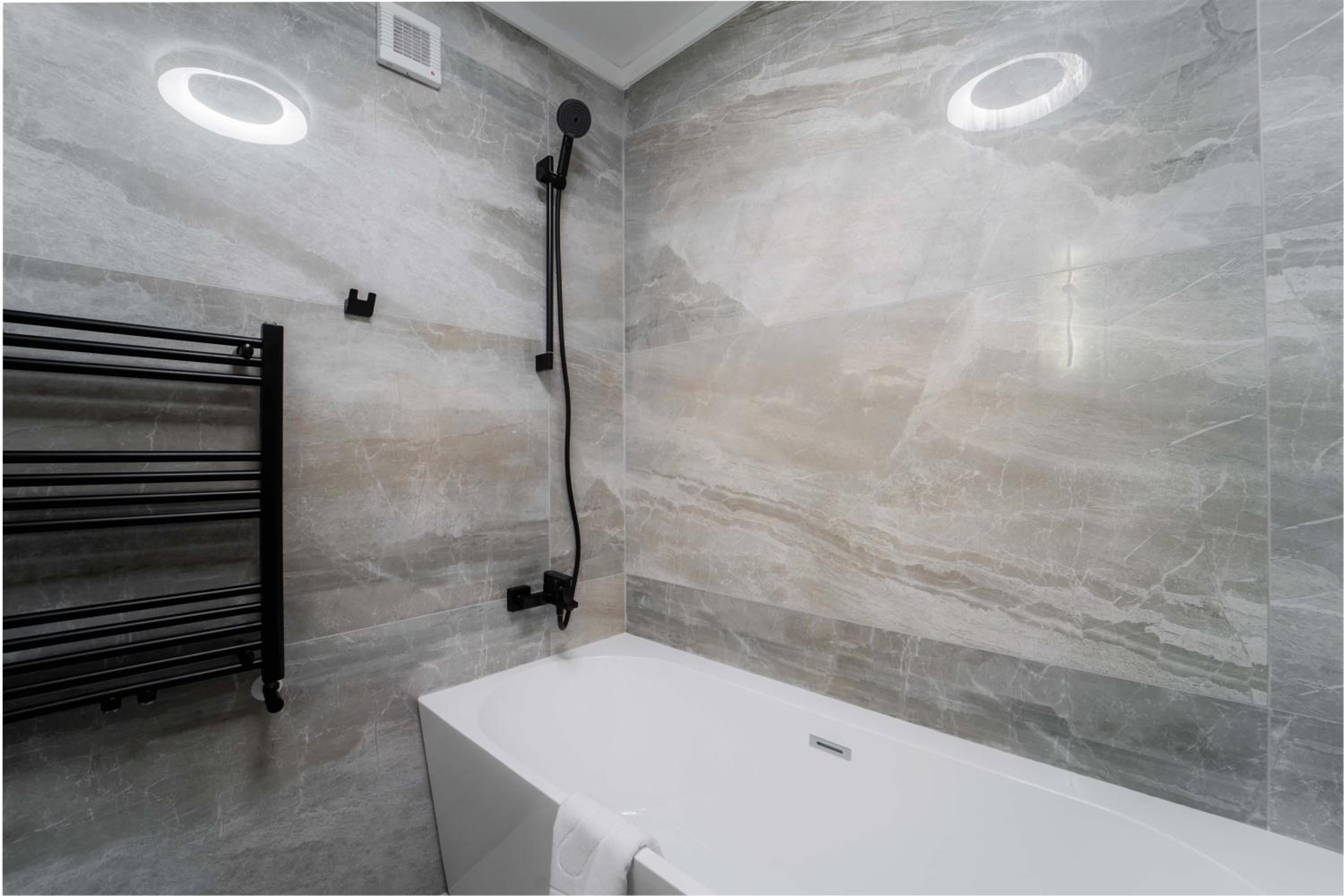 Deluxe Double Room with Bath - Photo 10