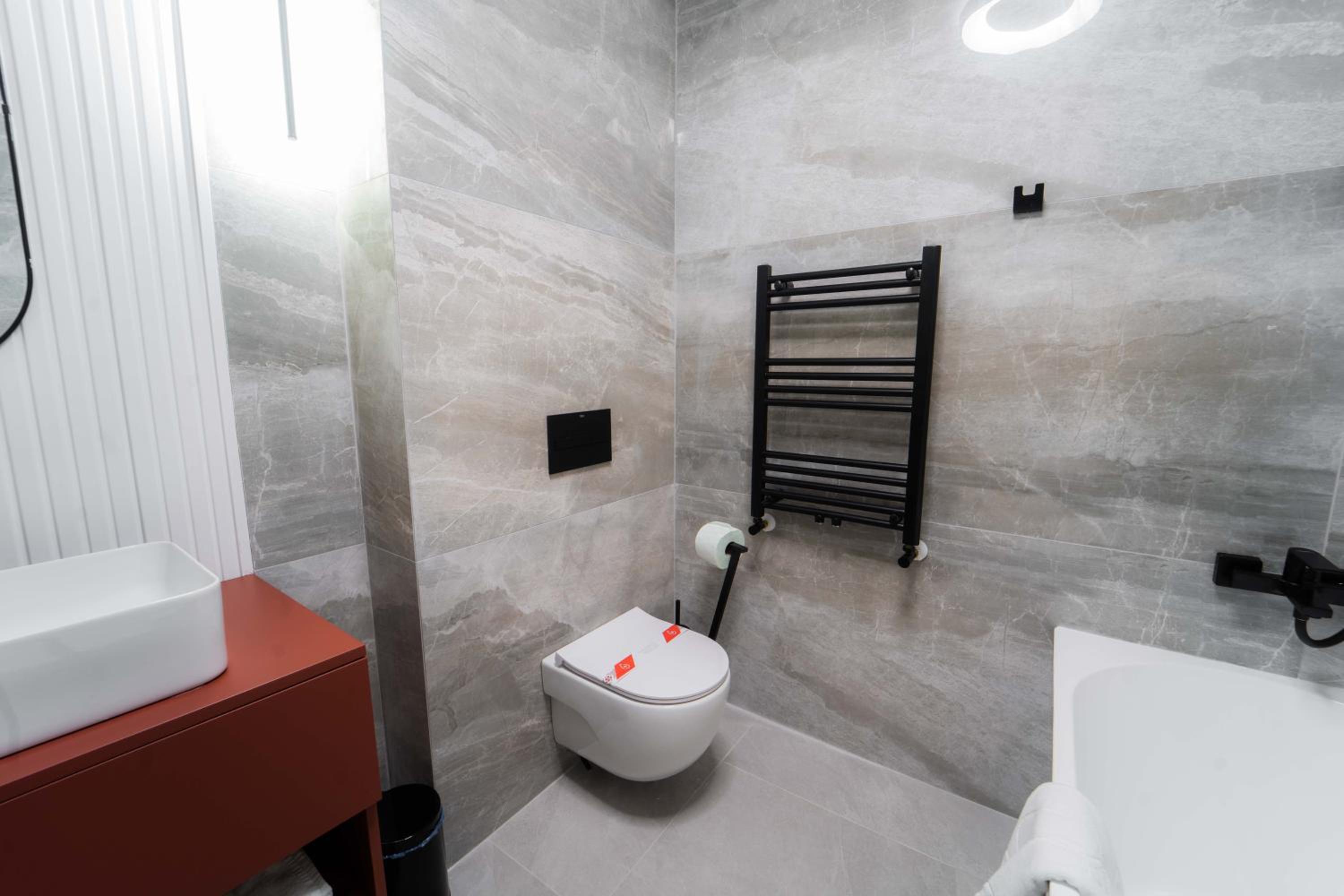 Deluxe Double Room with Bath - Photo 8