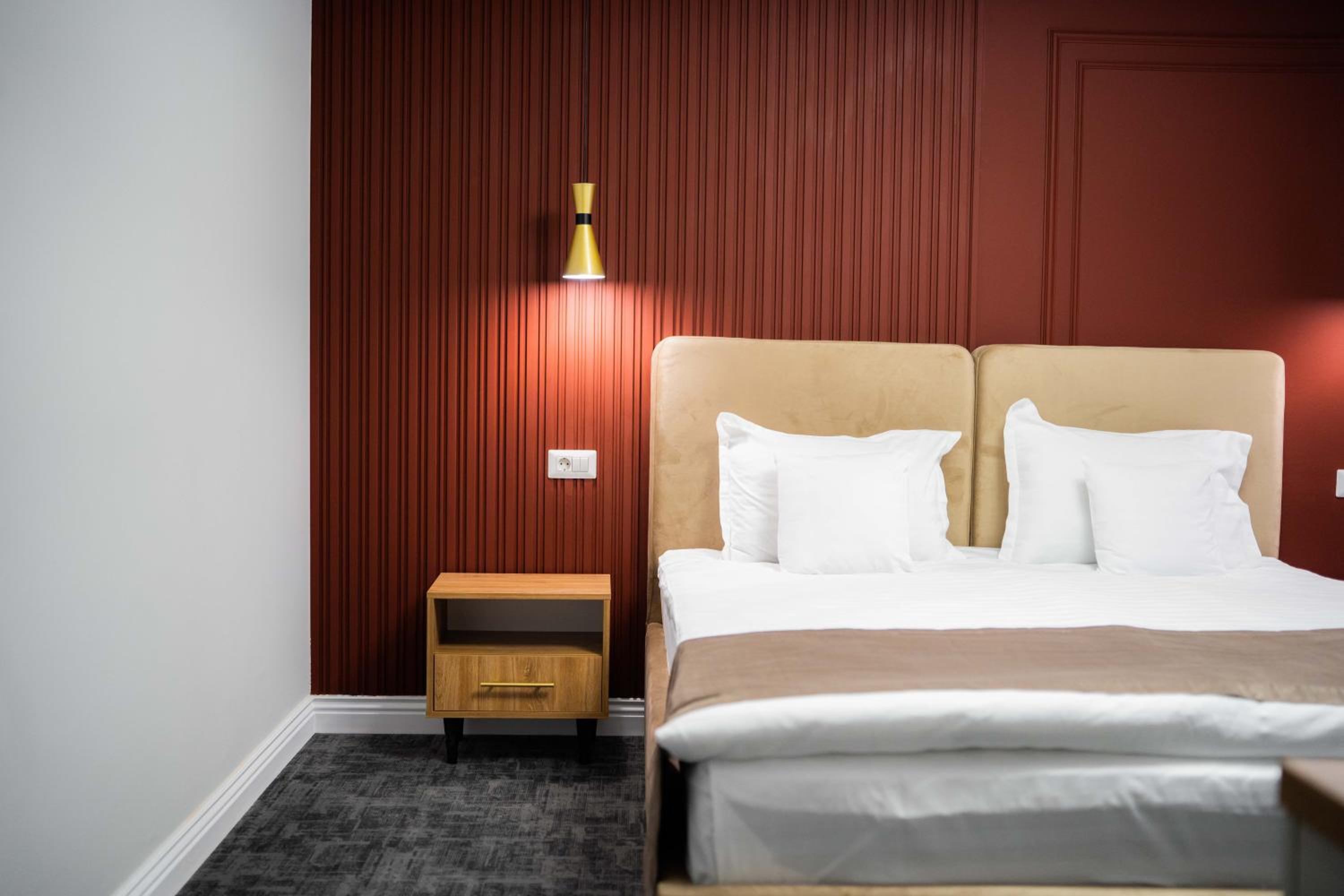 Deluxe Double Room with Bath - Photo 3