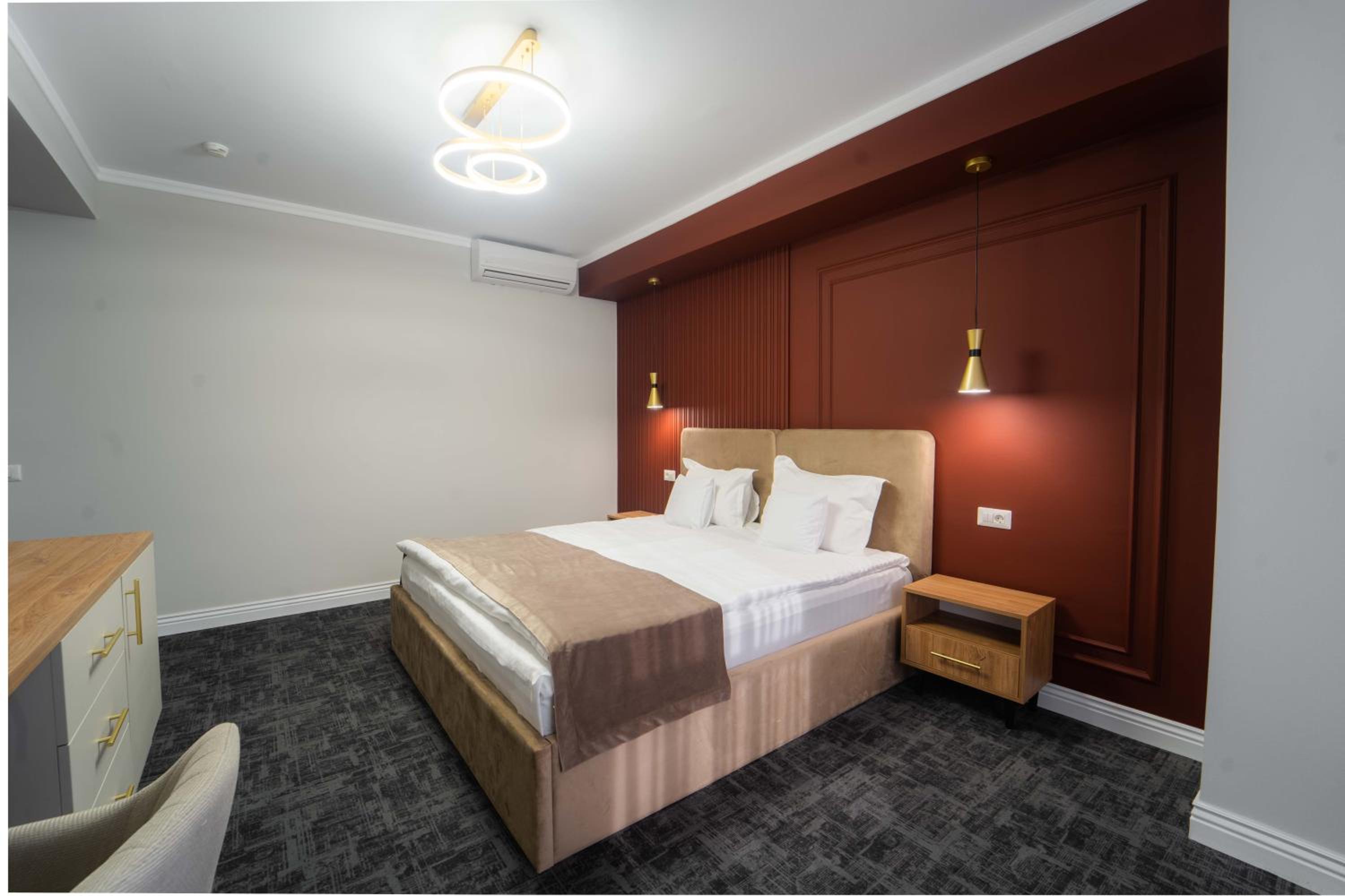Deluxe Double Room with Bath - Photo 1