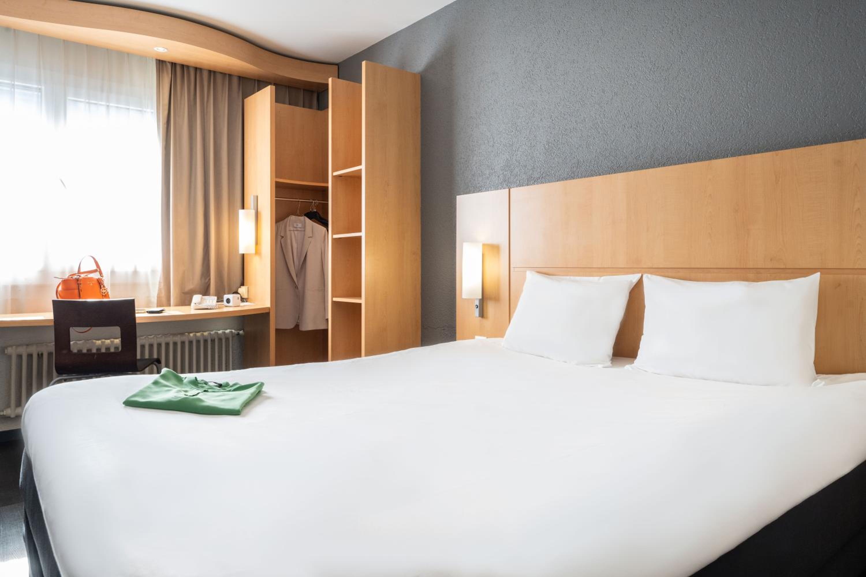 Standard Double Room - Photo 6
