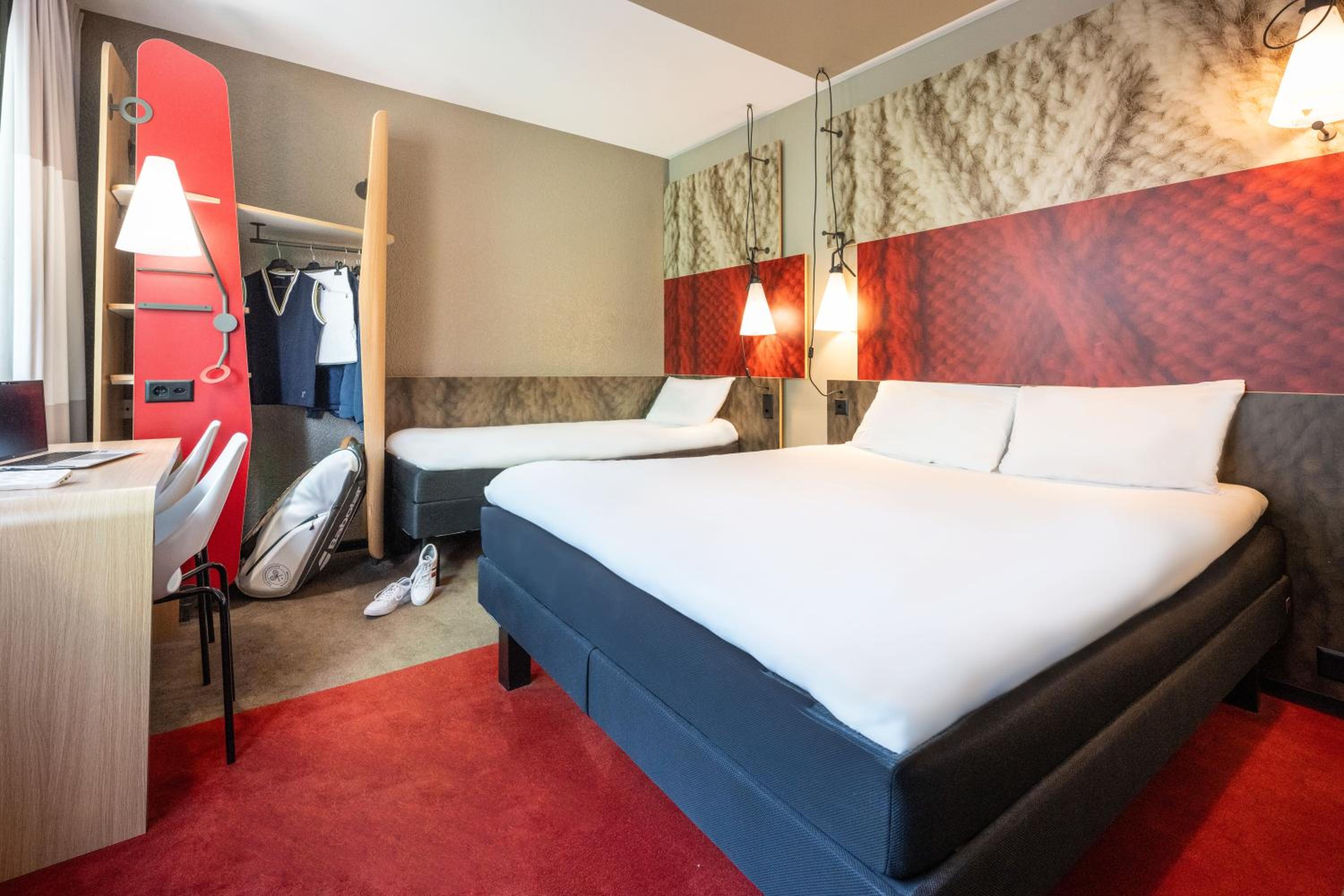 Superior Room with 1 Double Bed and 1 Single Bed - Non-Smoking - Photo 8