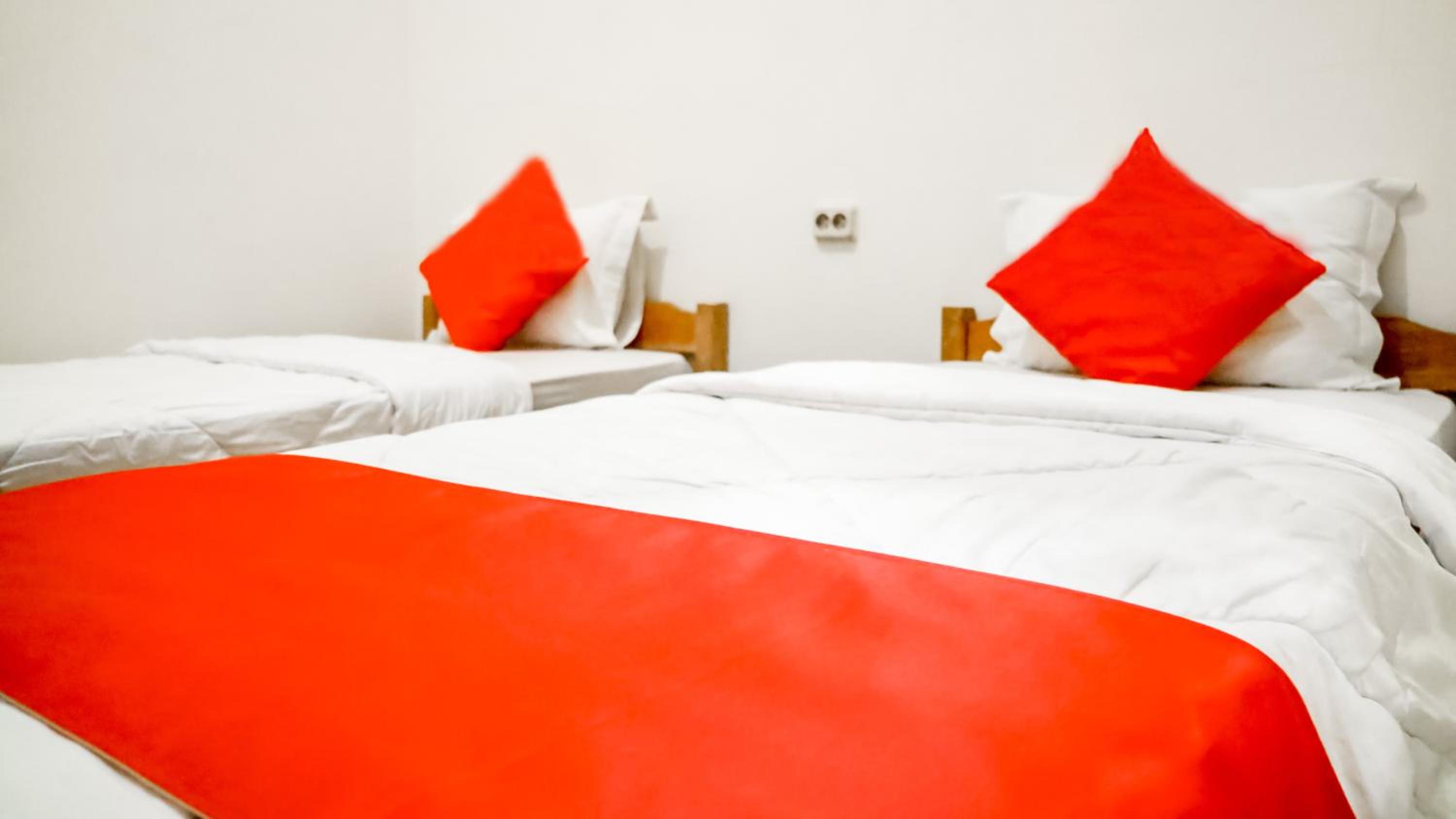 Twin Room with Private Bathroom - Photo 1