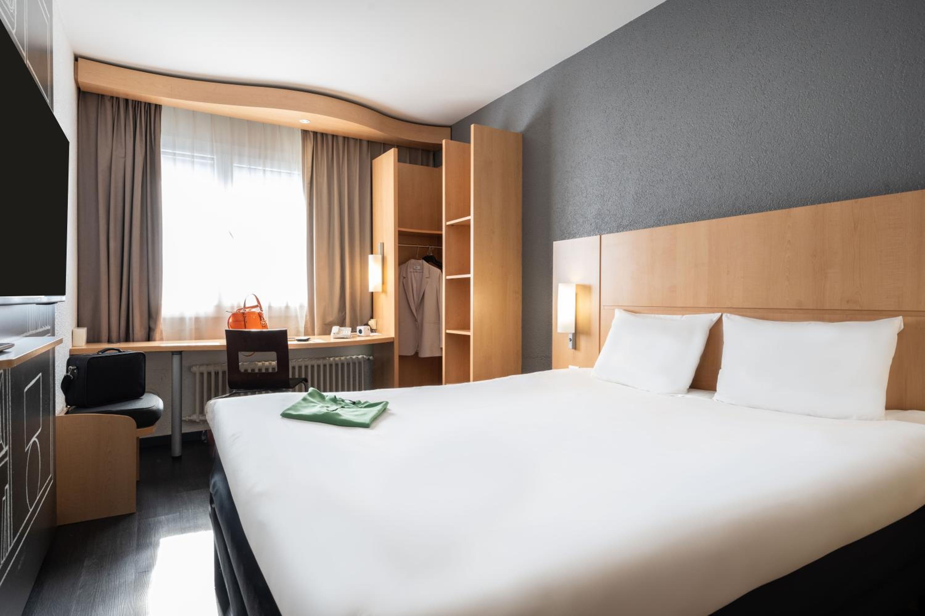 Standard Double Room - Photo 1