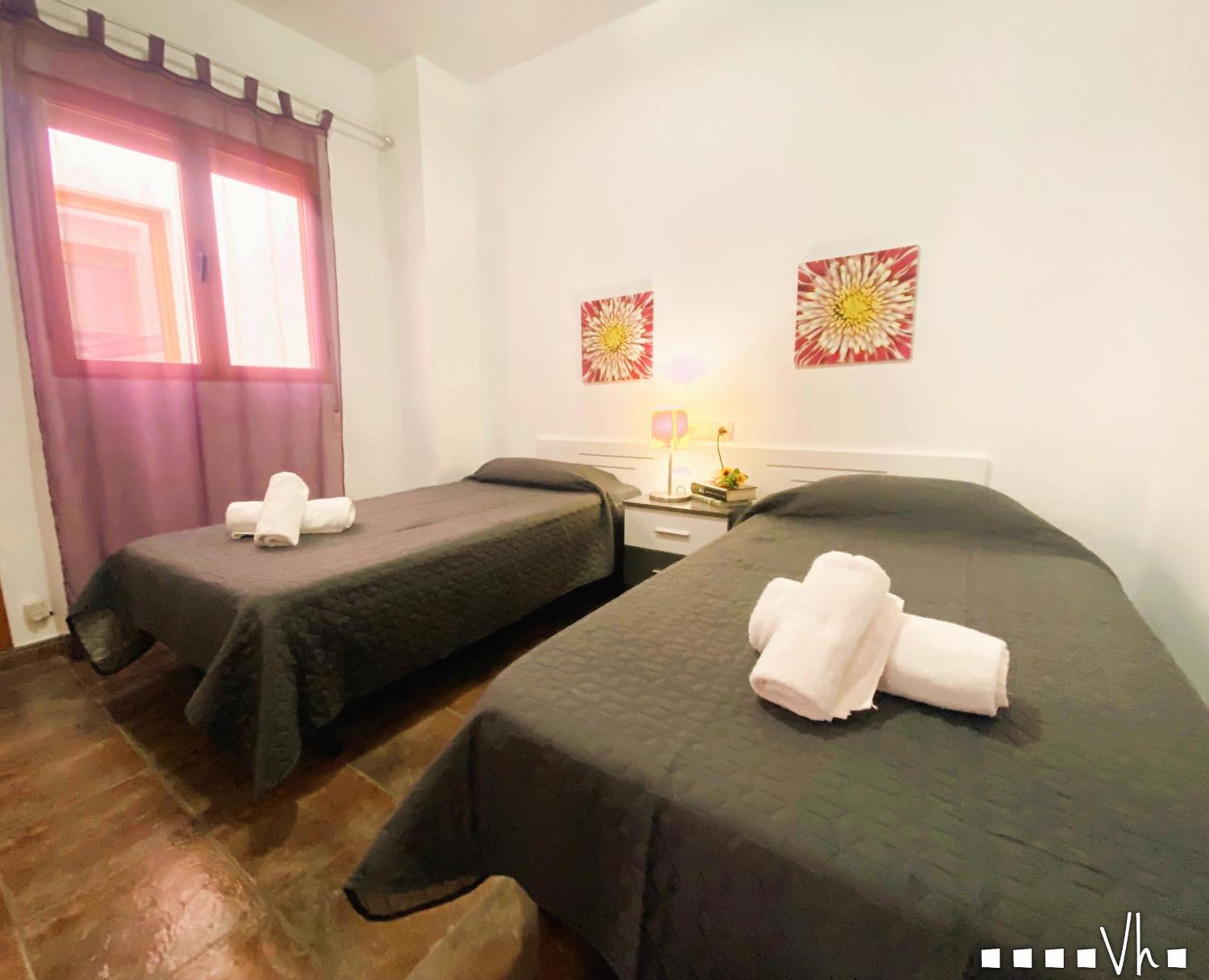 Seven-Bedroom House photo 2