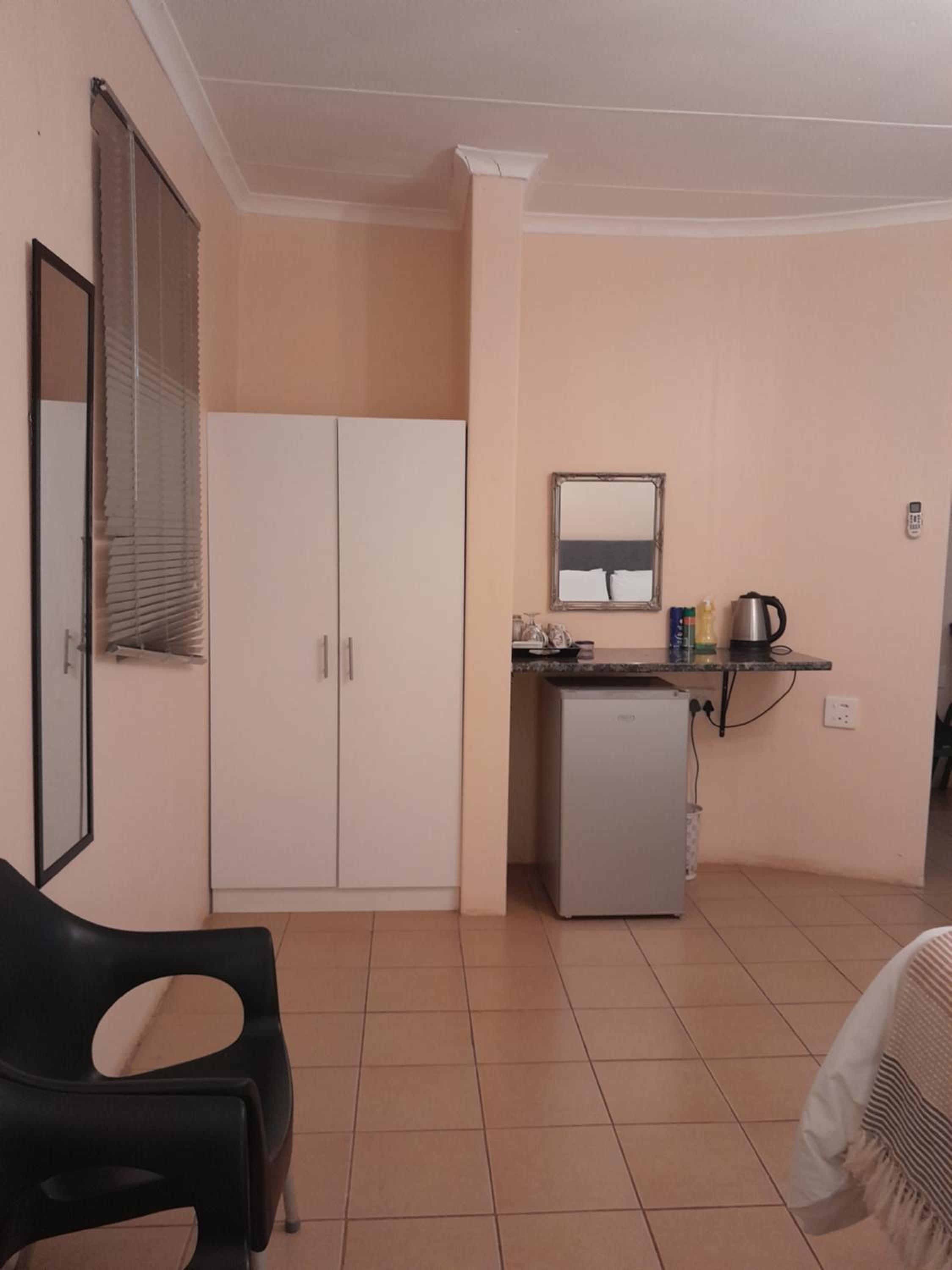 Twin Room With Bathroom photo 3
