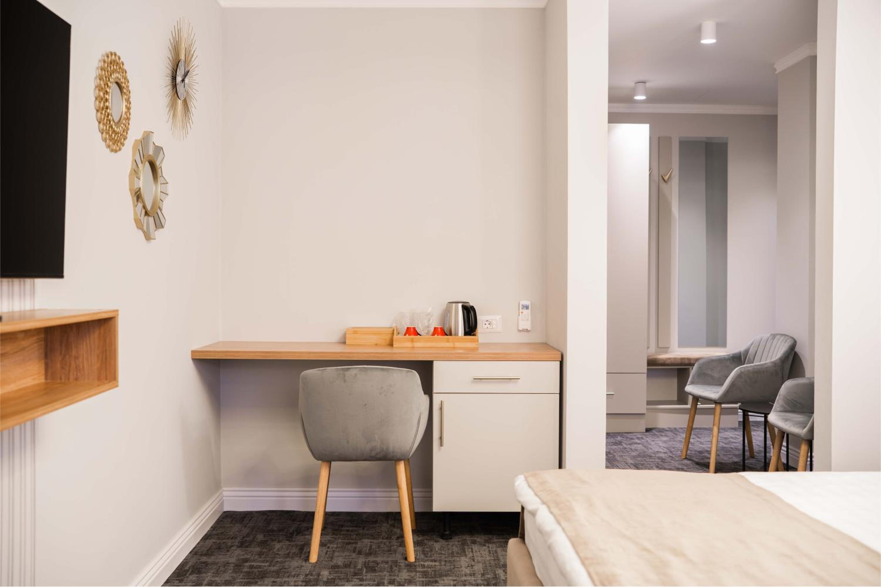 Deluxe King Room photo 2