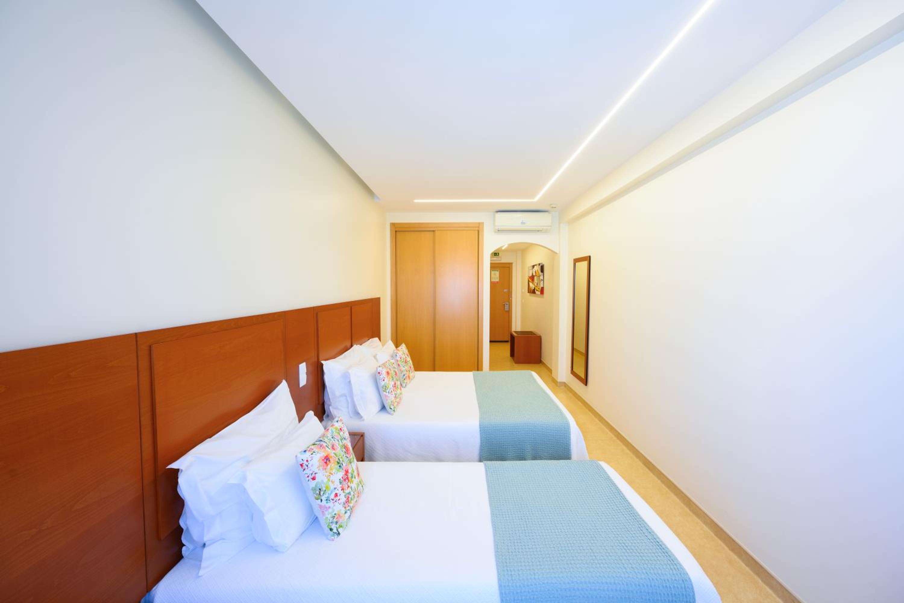 Triple Room with Private Bathroom - Photo 7