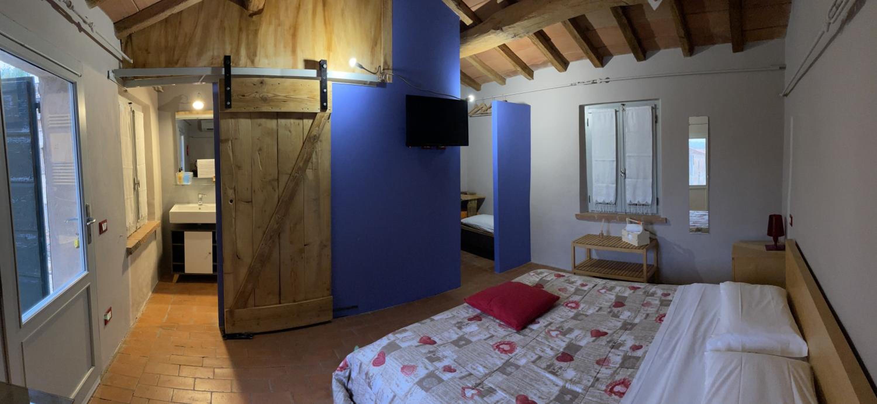 Double Room with Balcony - Photo 1