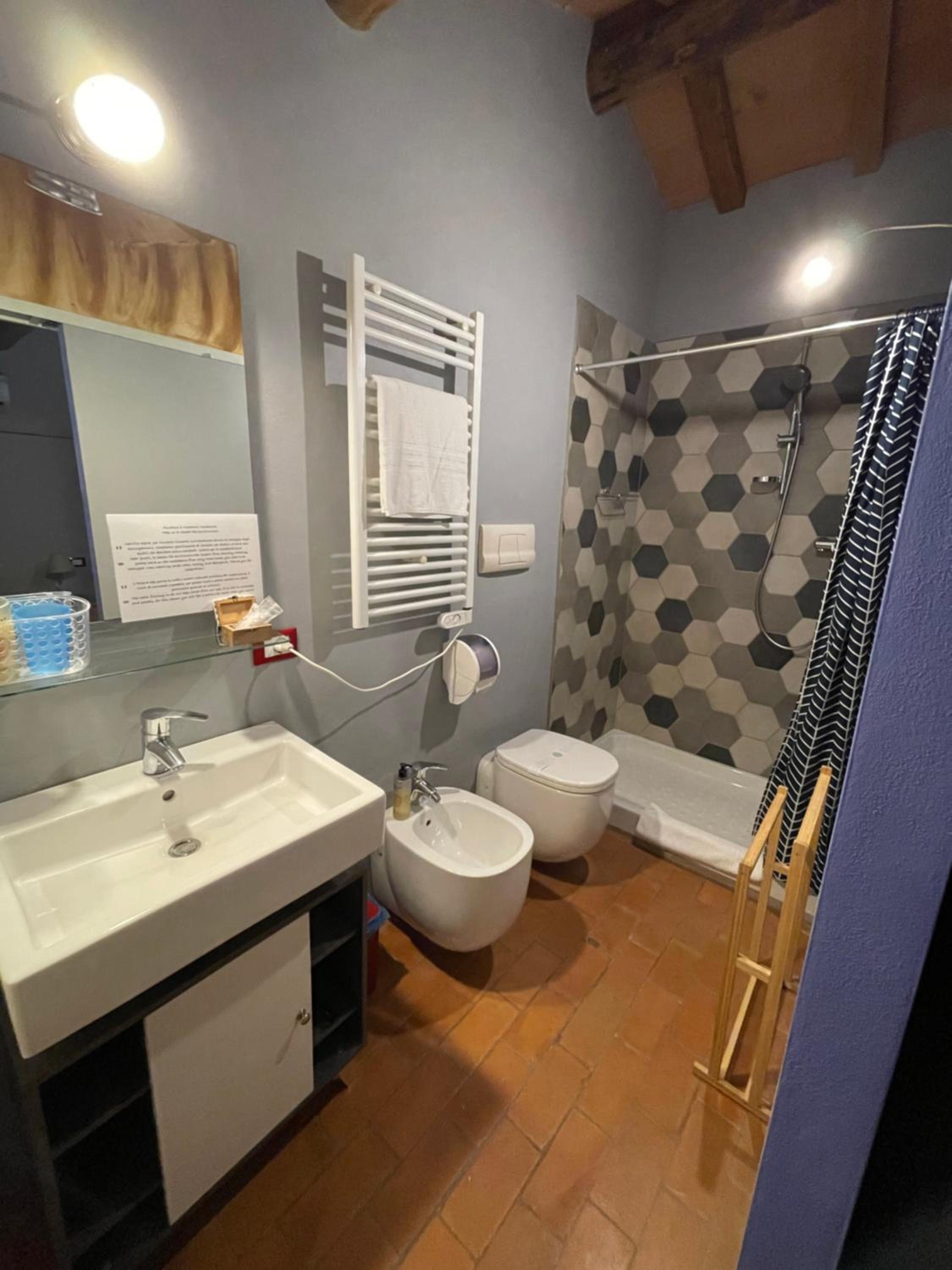 Double Room with Balcony - Photo 5