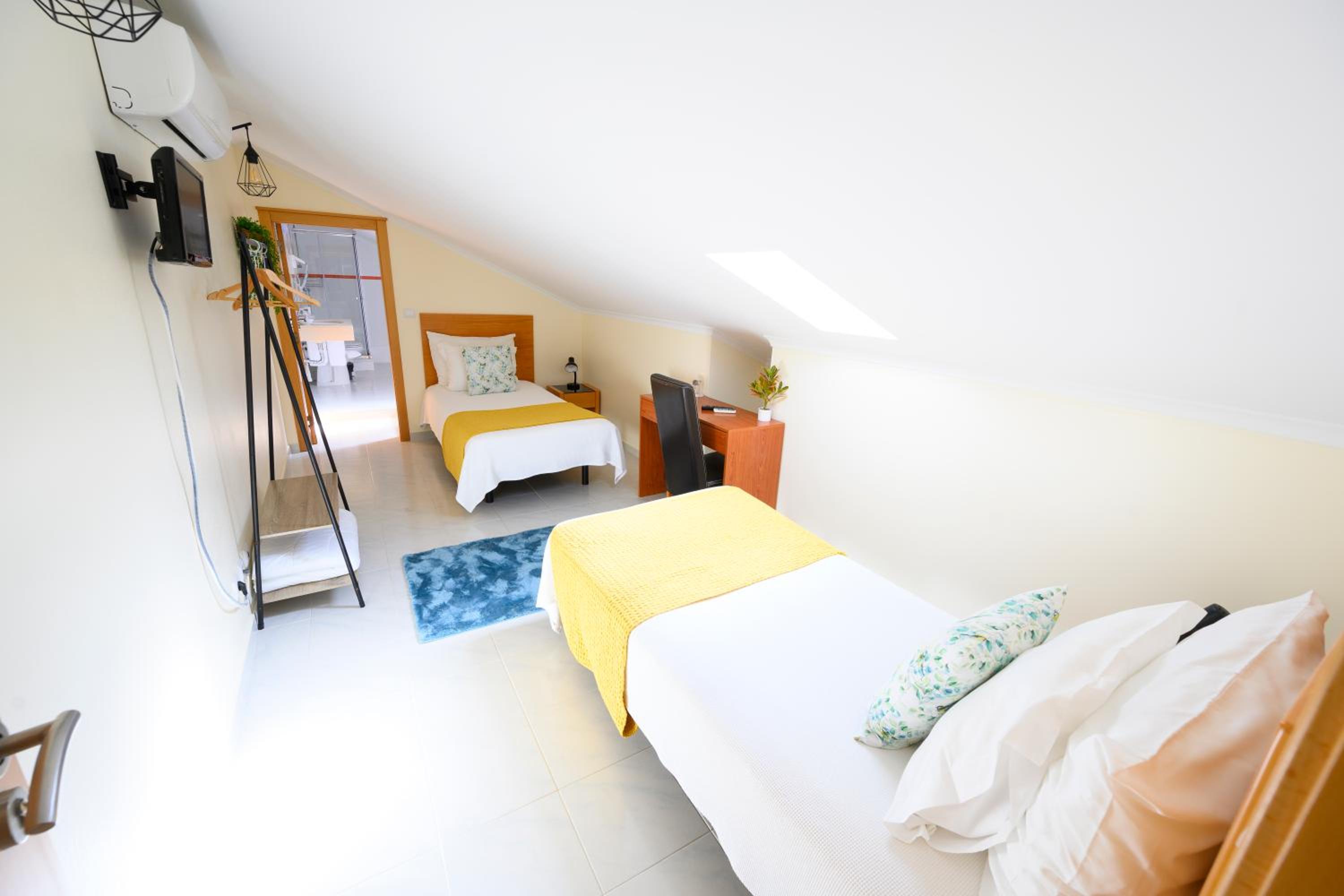Twin Room - Attic photo 2