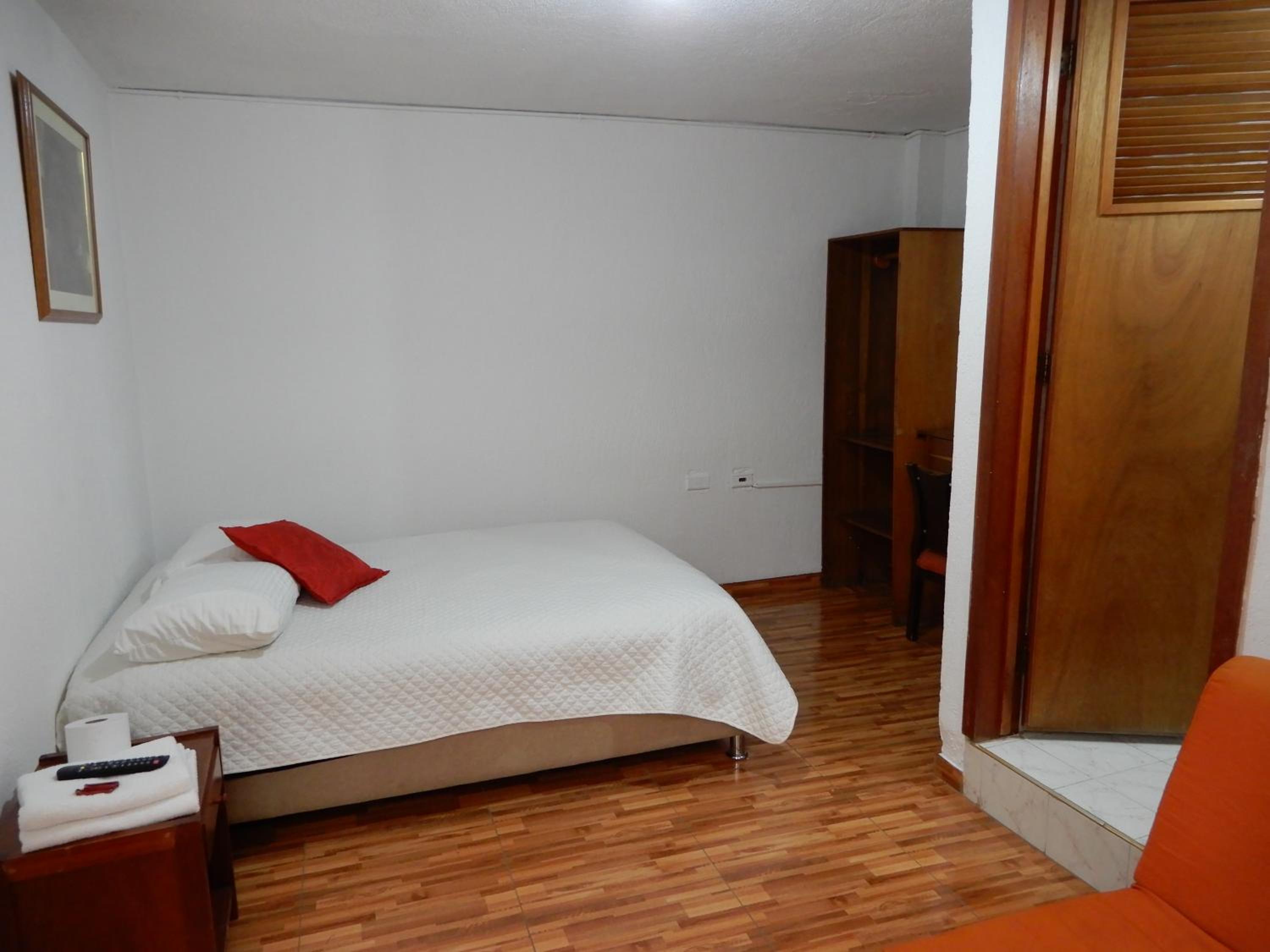 Double or Twin Room photo 3