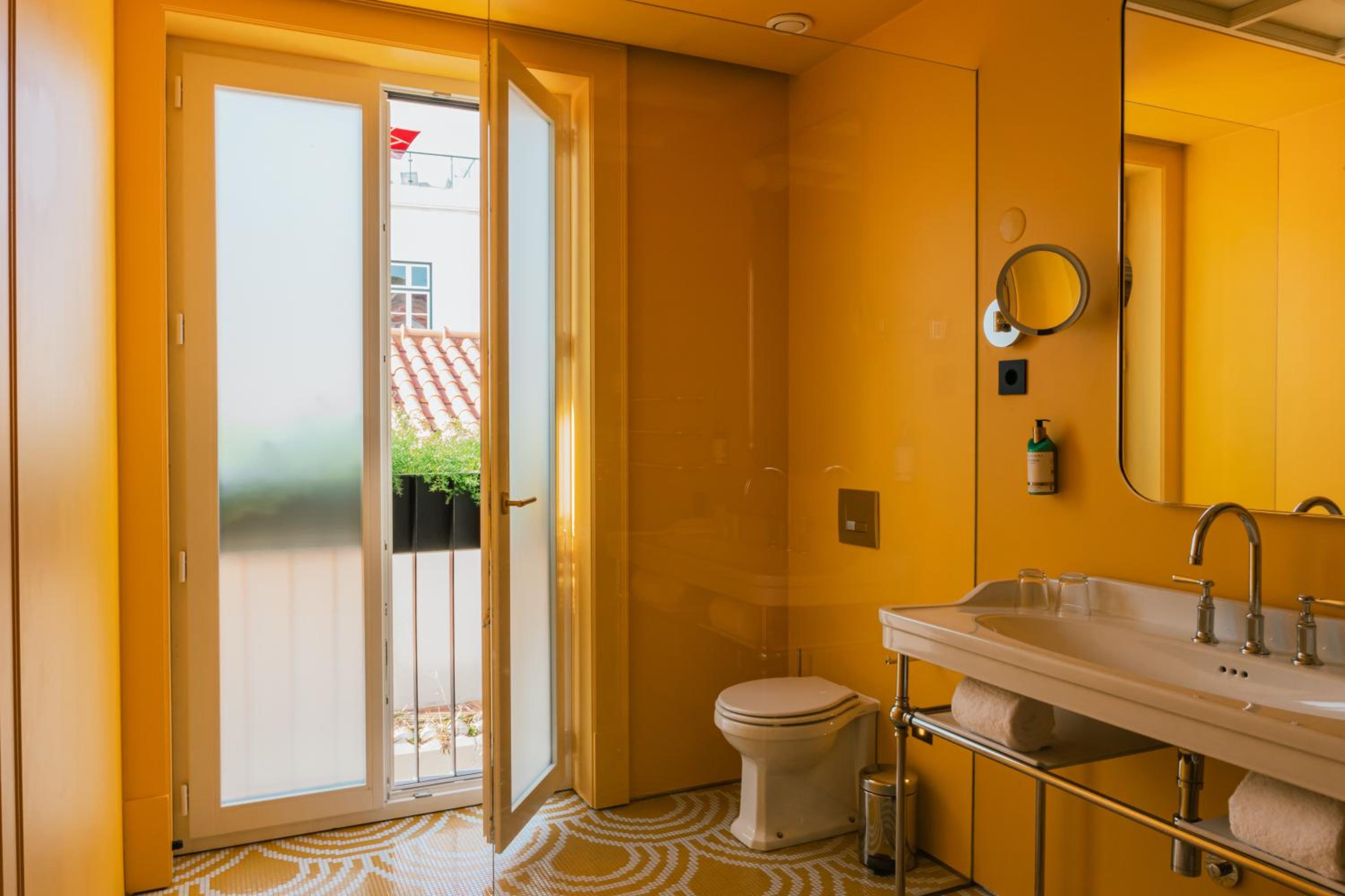 Deluxe Suite - Photo 10