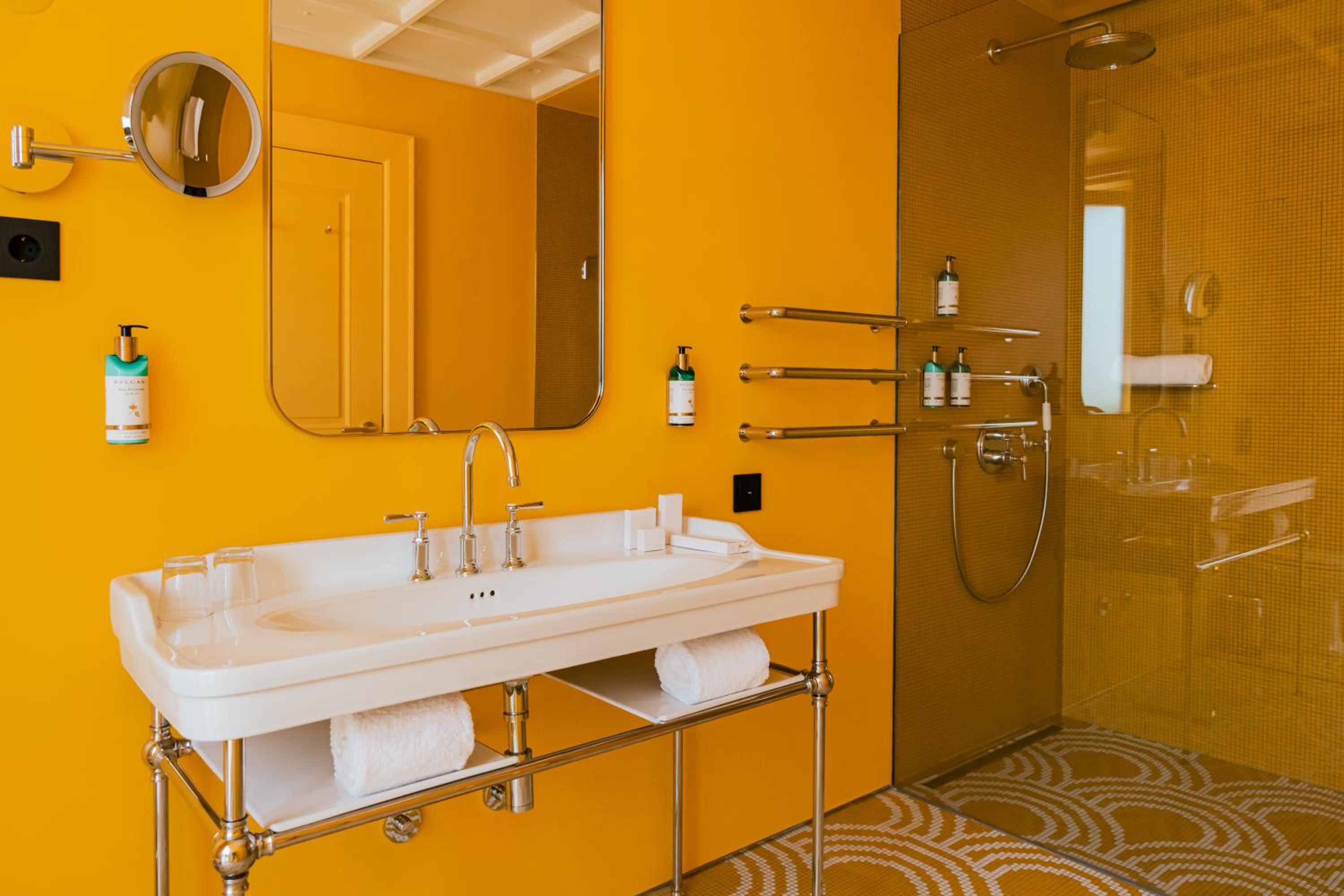 Deluxe Suite - Photo 8