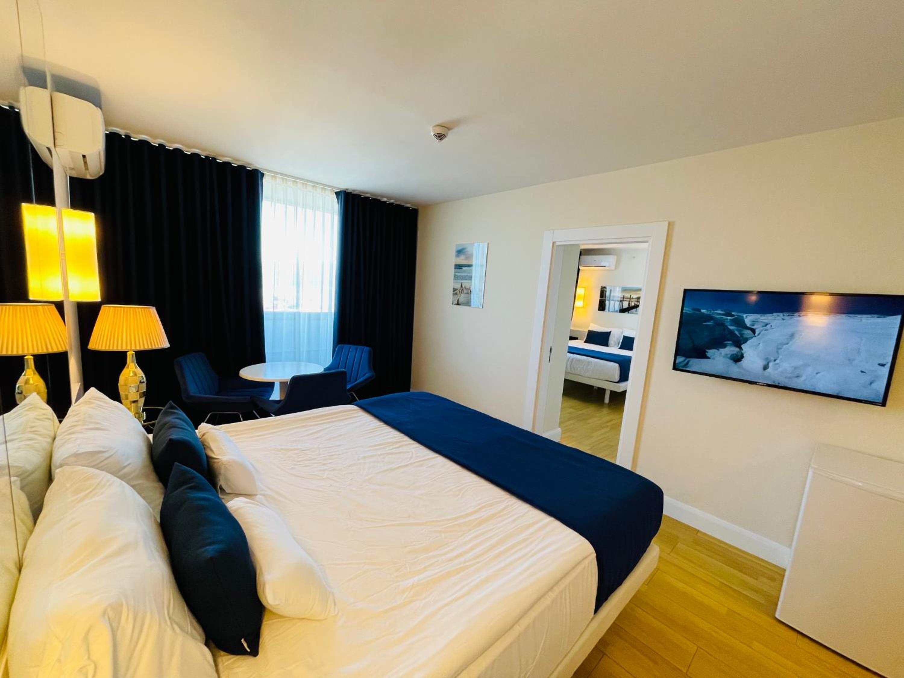 Deluxe Family Suite photo 2