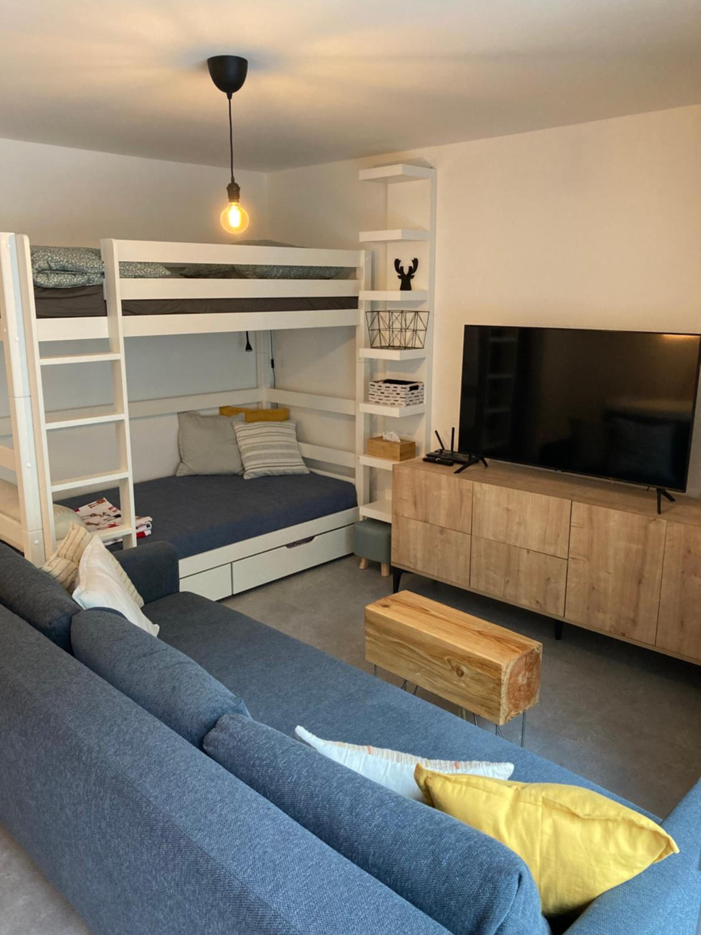 One-Bedroom Apartment photo 1
