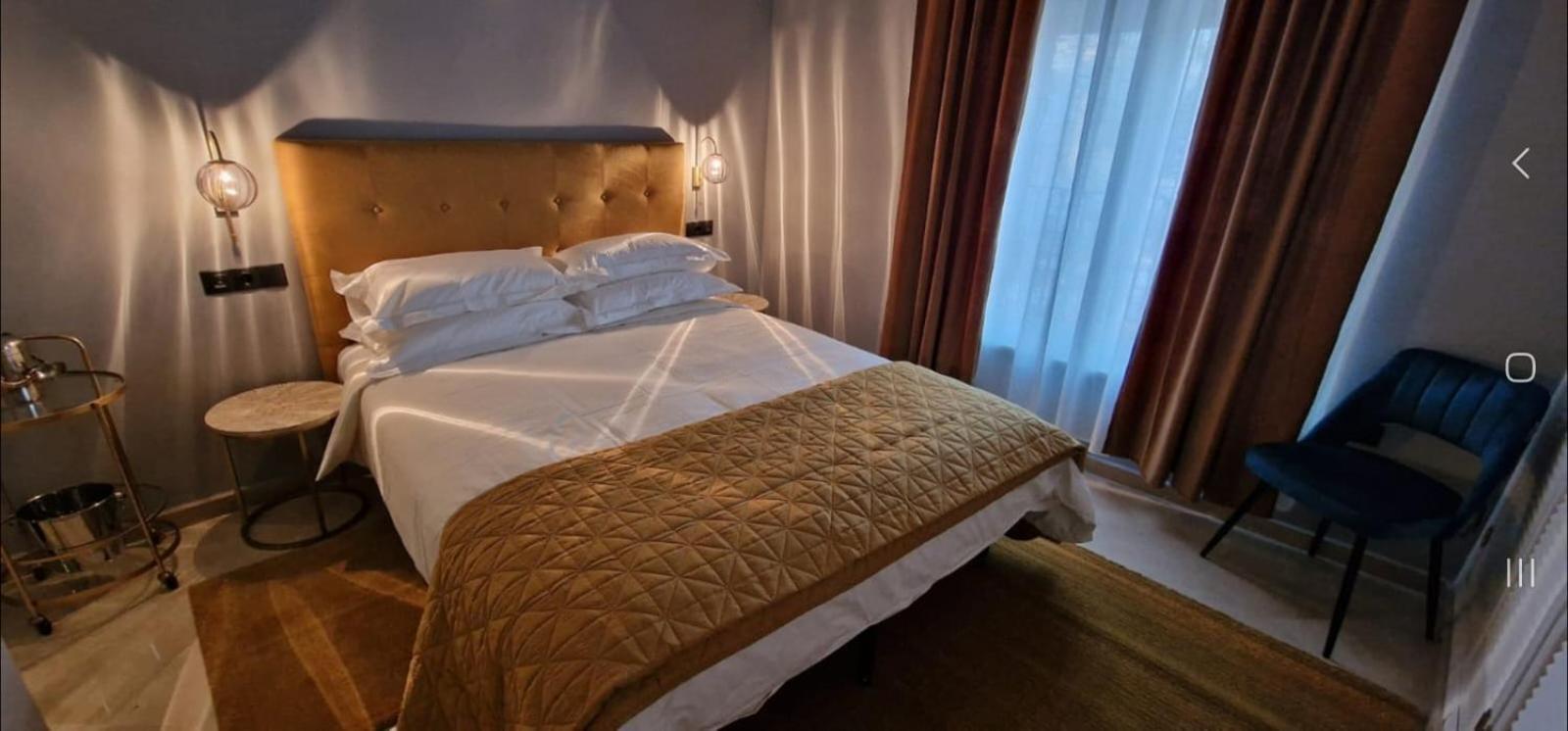 Executive Suite - Photo 1