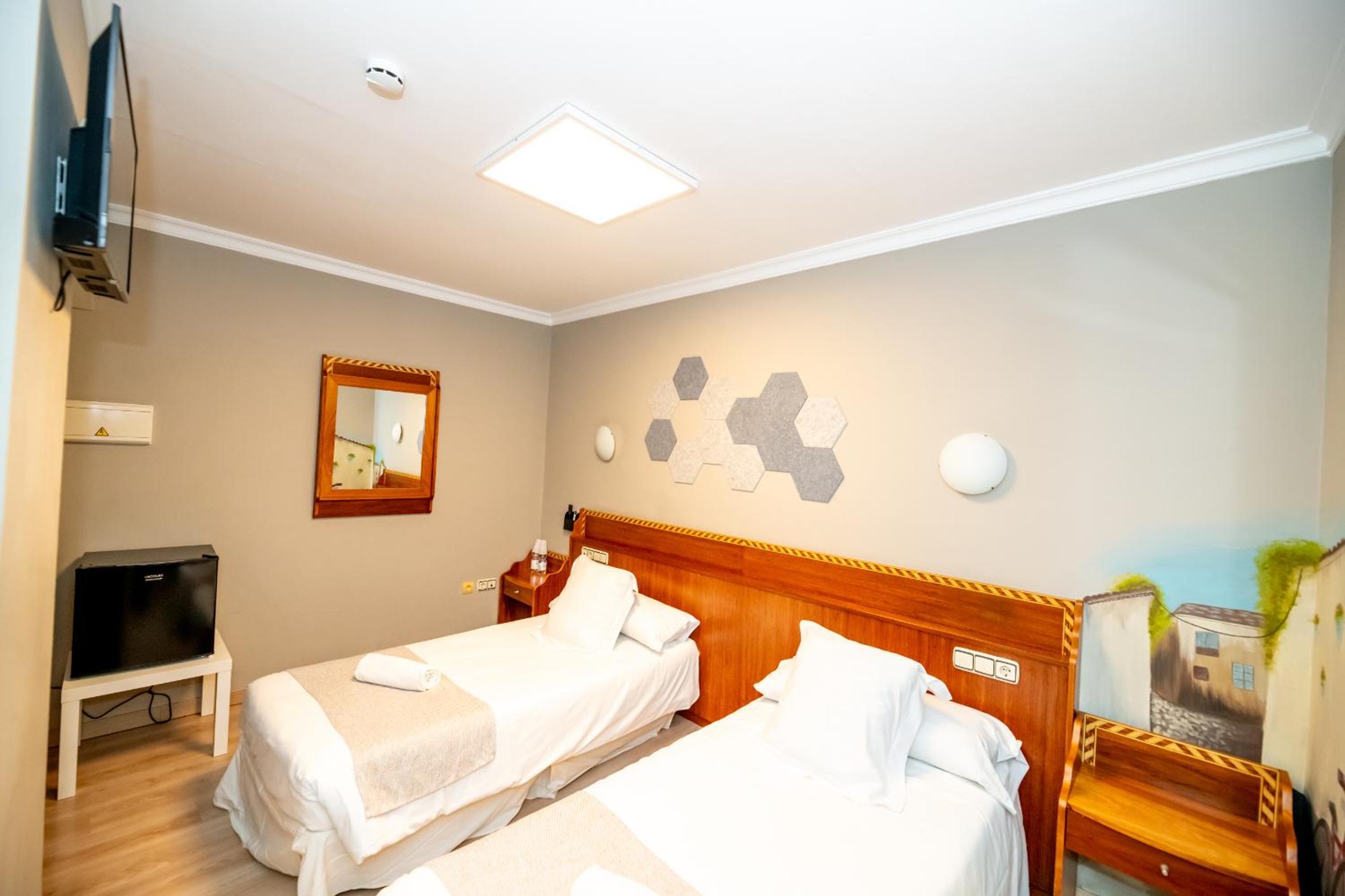 Economy Double or Twin Room - Photo 8