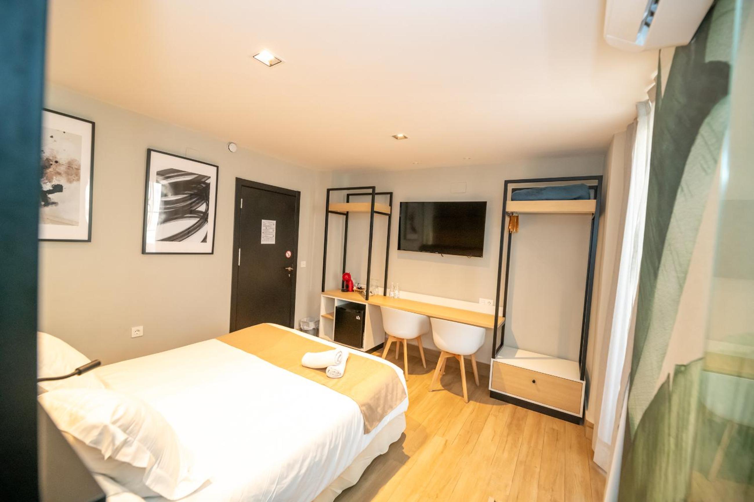 Standard Double or Twin Room - Photo 1