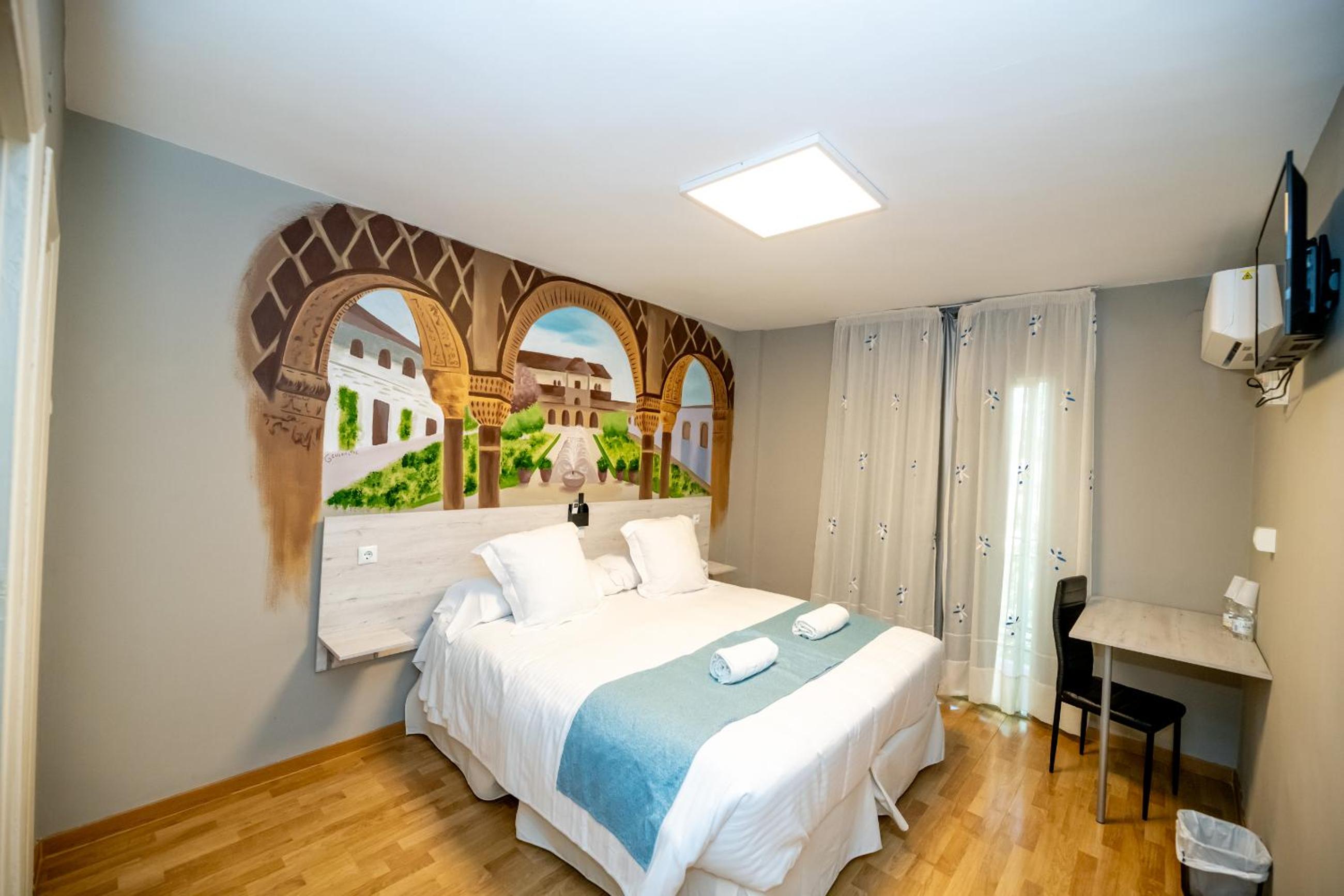 Standard Double or Twin Room - Photo 9