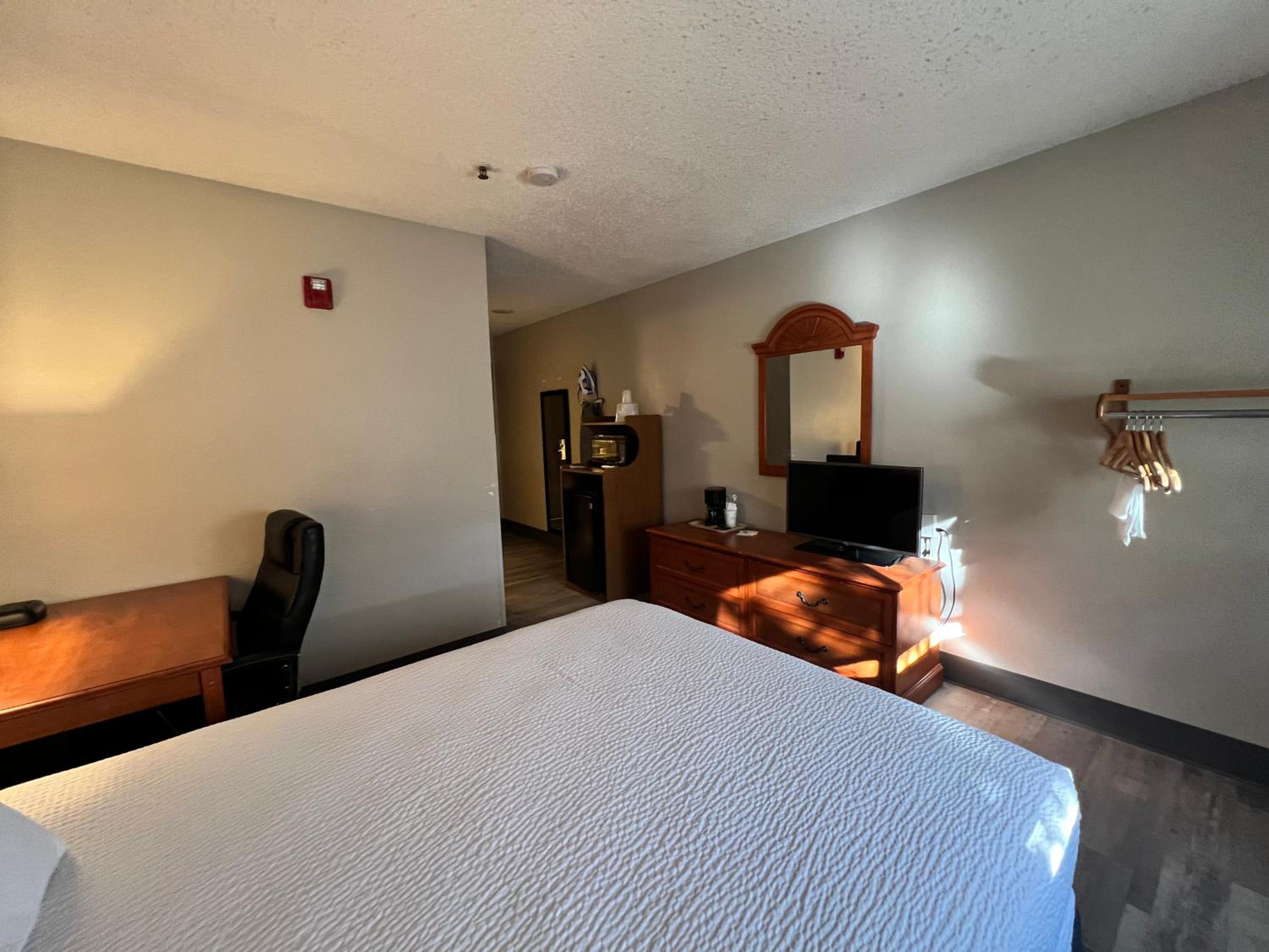 Queen Room, Disability Access, Non-Smoking - Photo 4