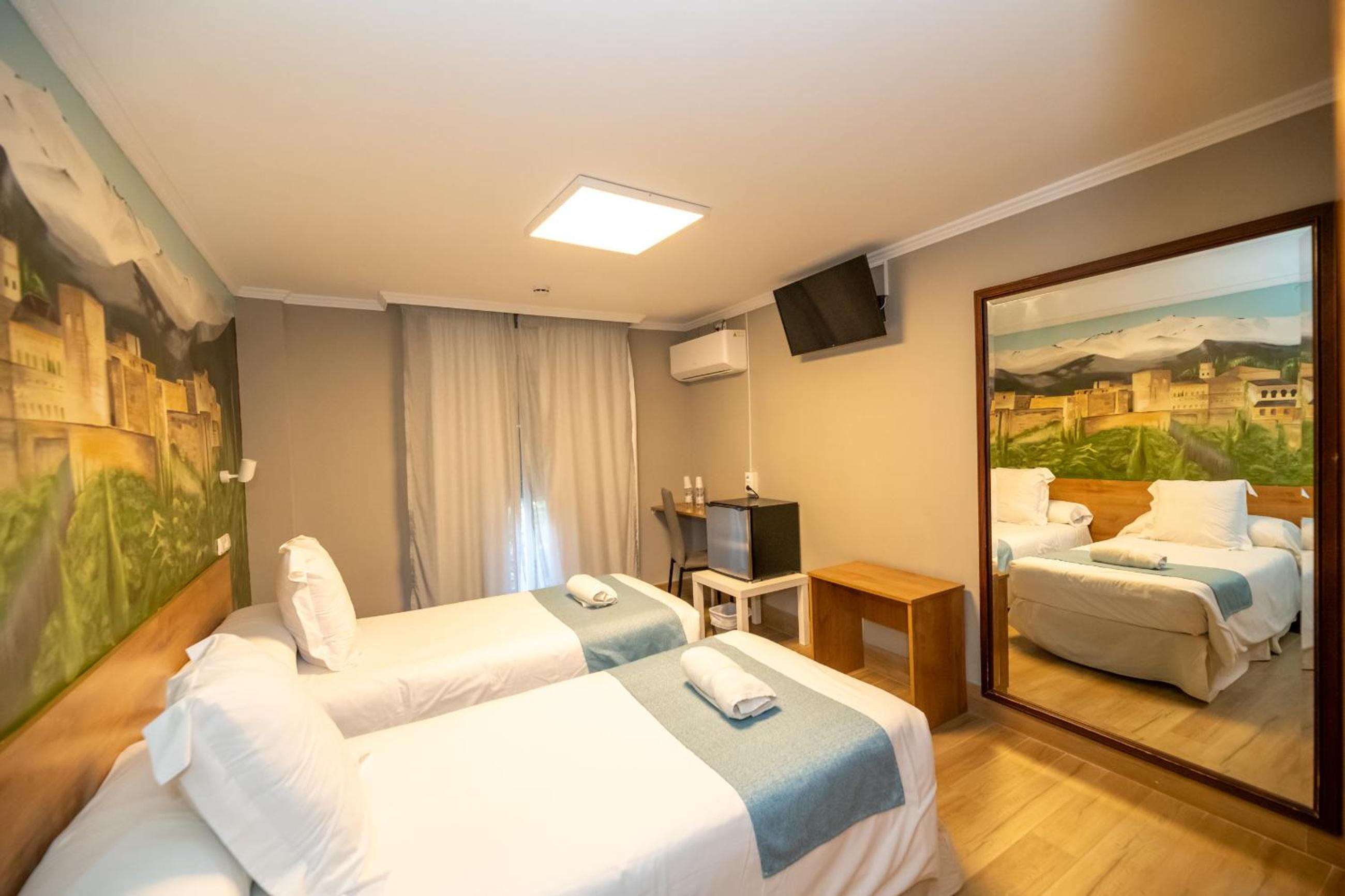 Standard Double or Twin Room - Photo 14